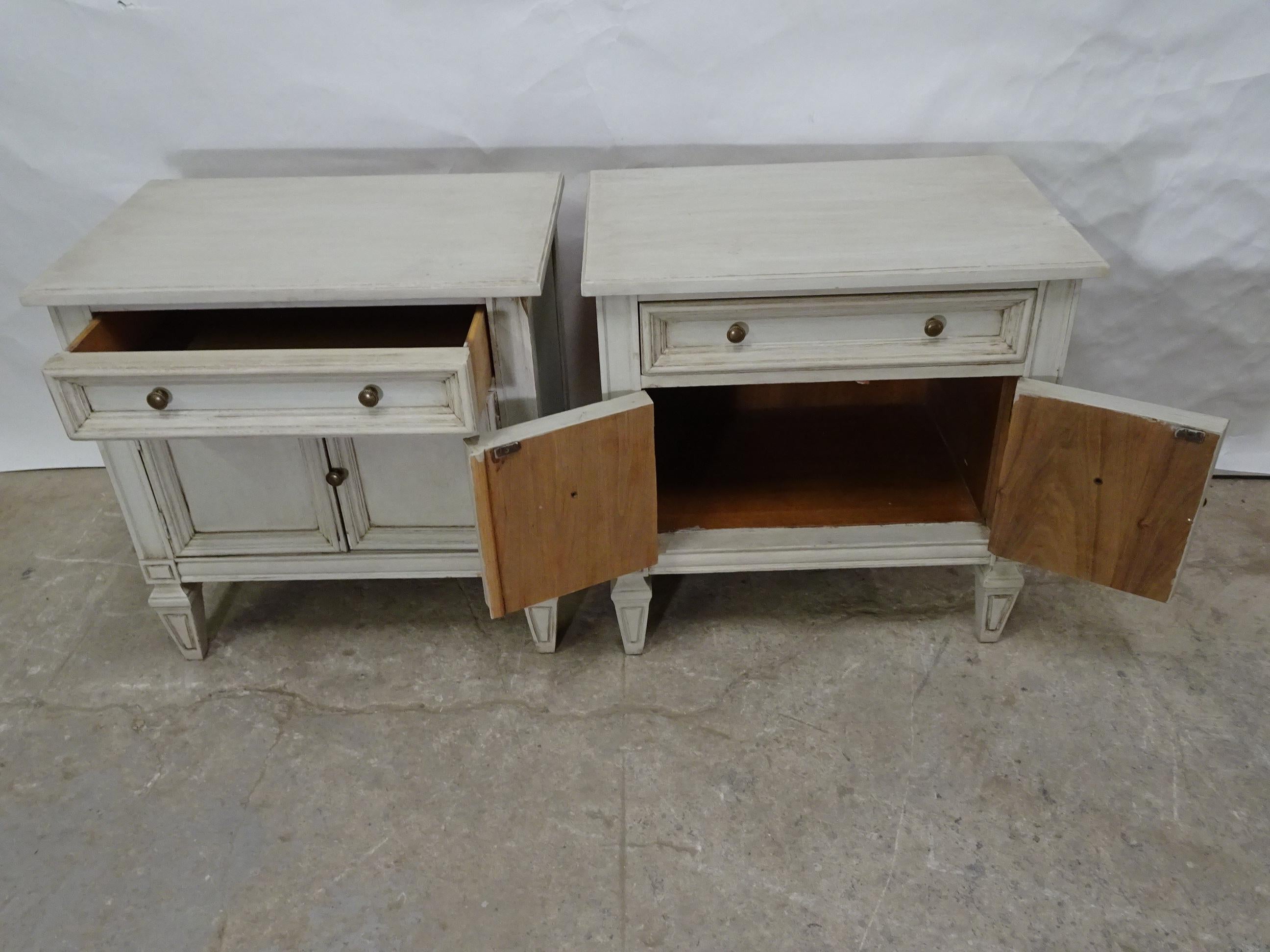 Pair of Gustavian Style Nightstands In Good Condition In Hollywood, FL