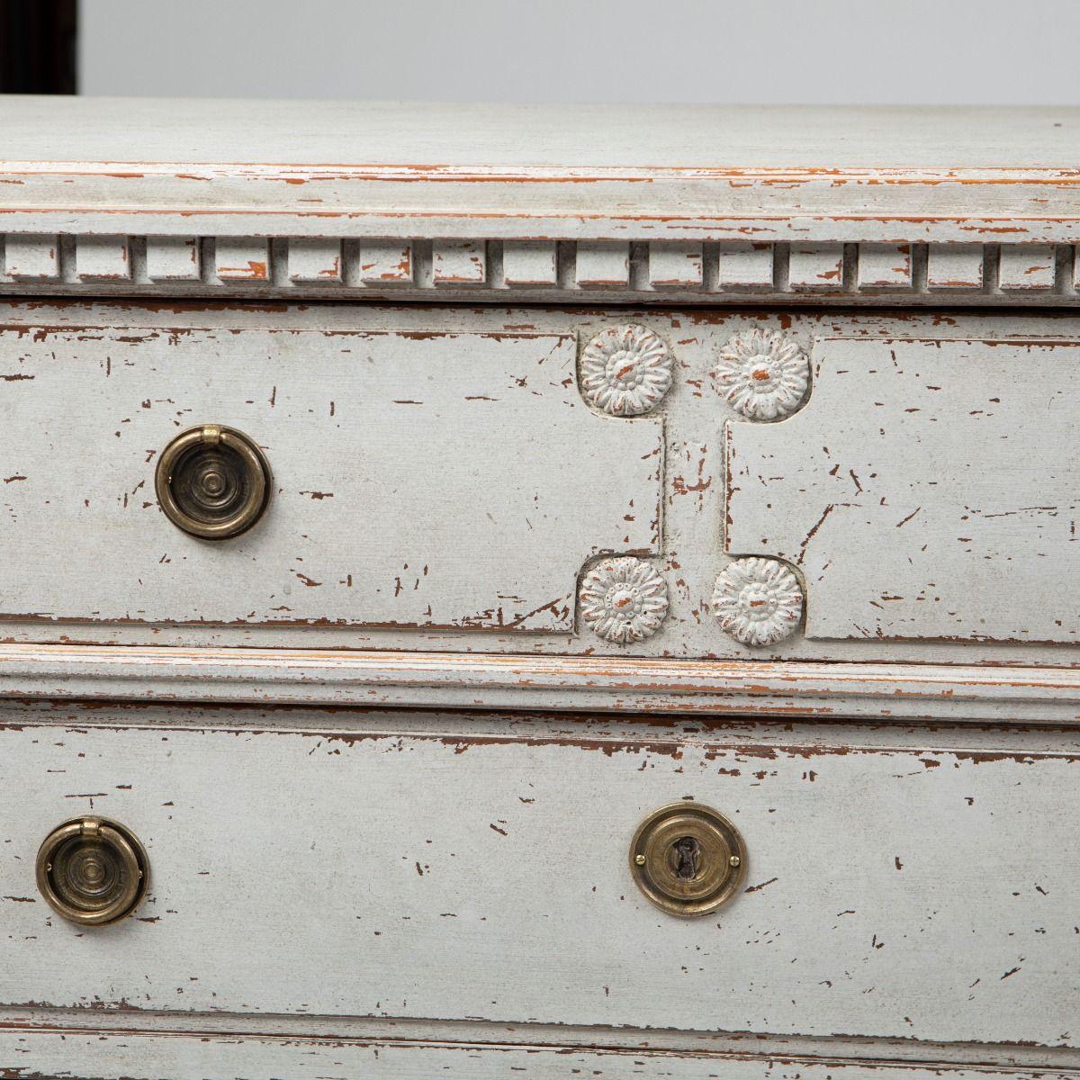 Coppia di commodes dipinte in stile gustaviano in vendita 1