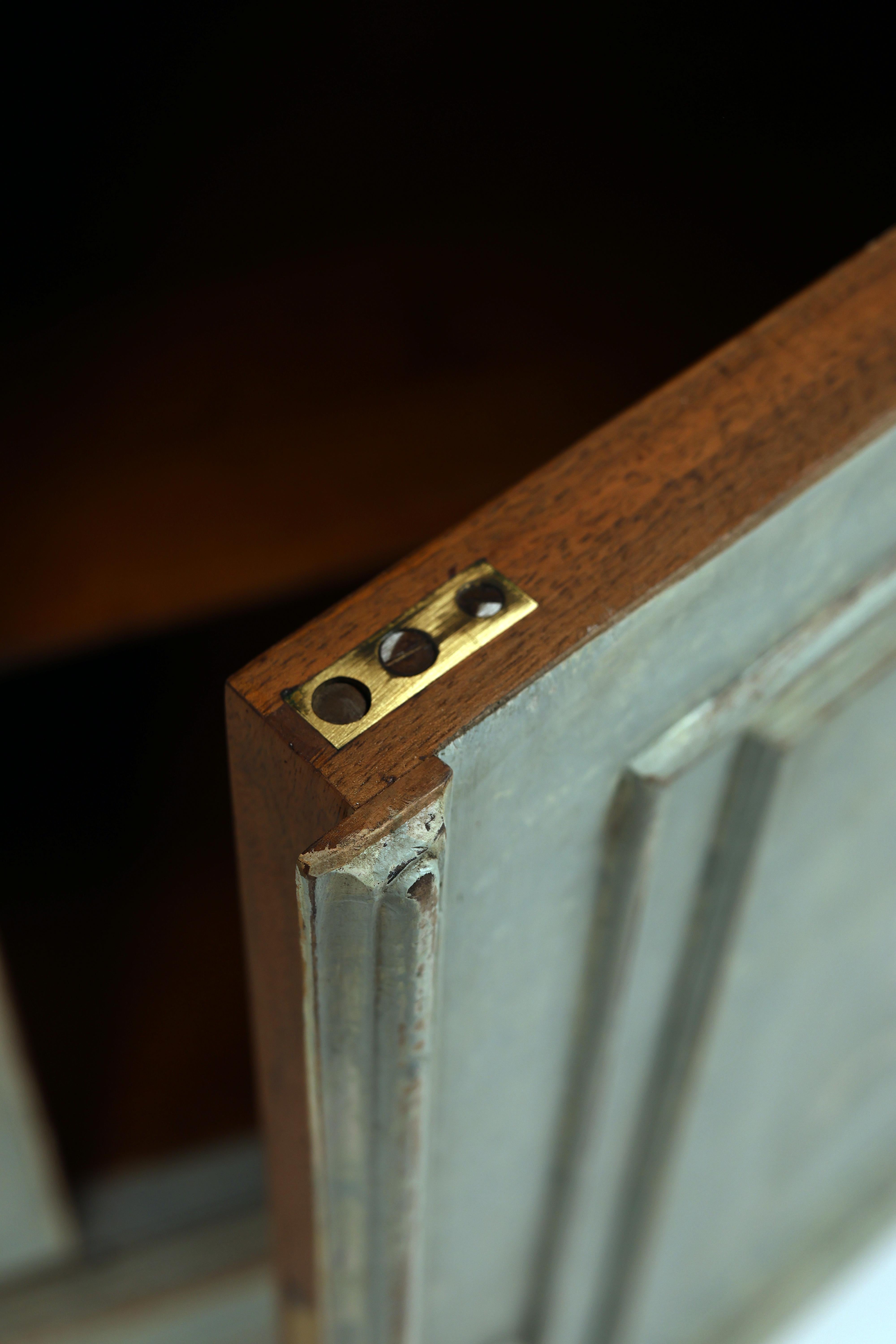 Coppia di credenze in stile gustaviano, Svezia, inizio XIX secolo in vendita 6