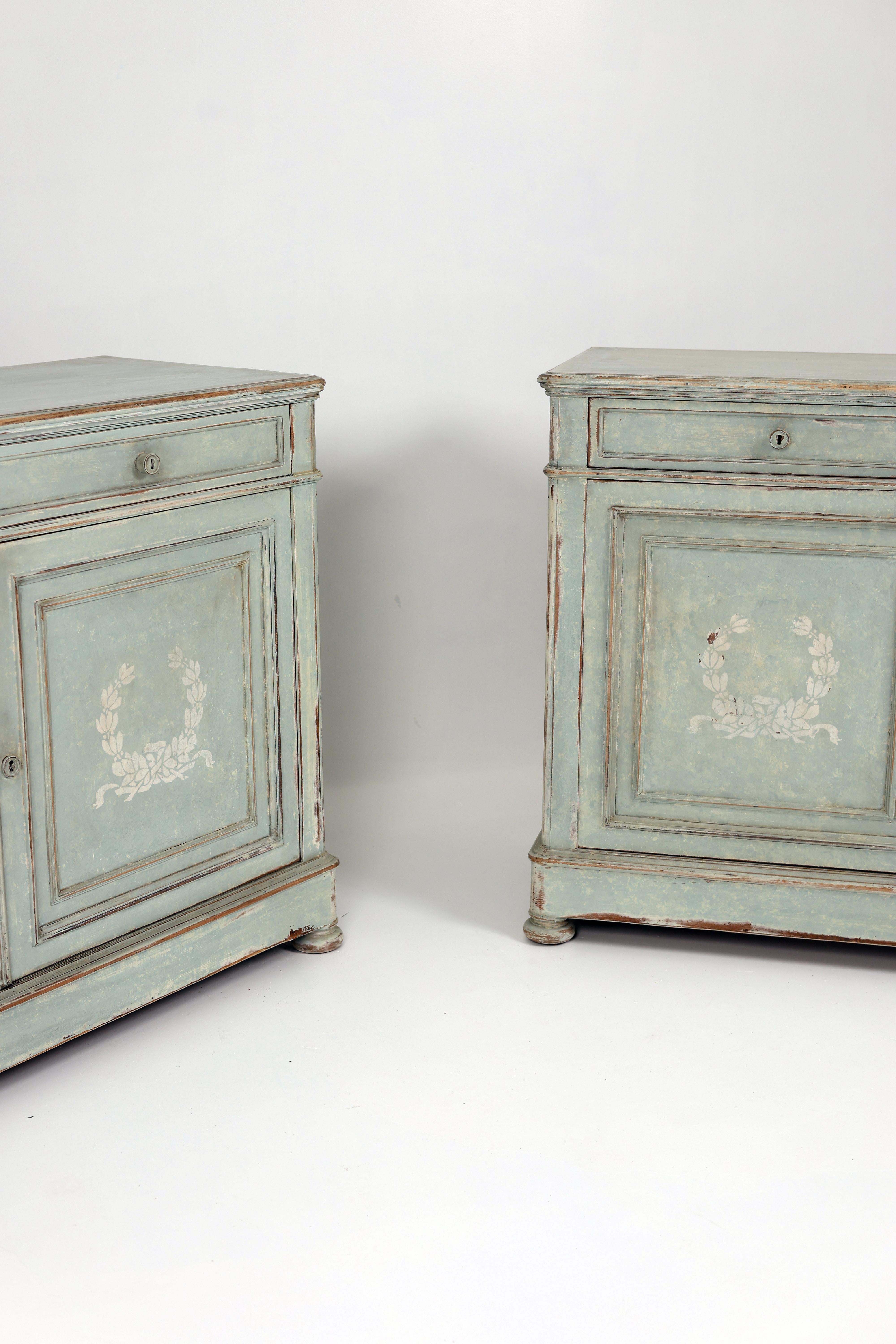 Gustaviano Coppia di credenze in stile gustaviano, Svezia, inizio XIX secolo in vendita