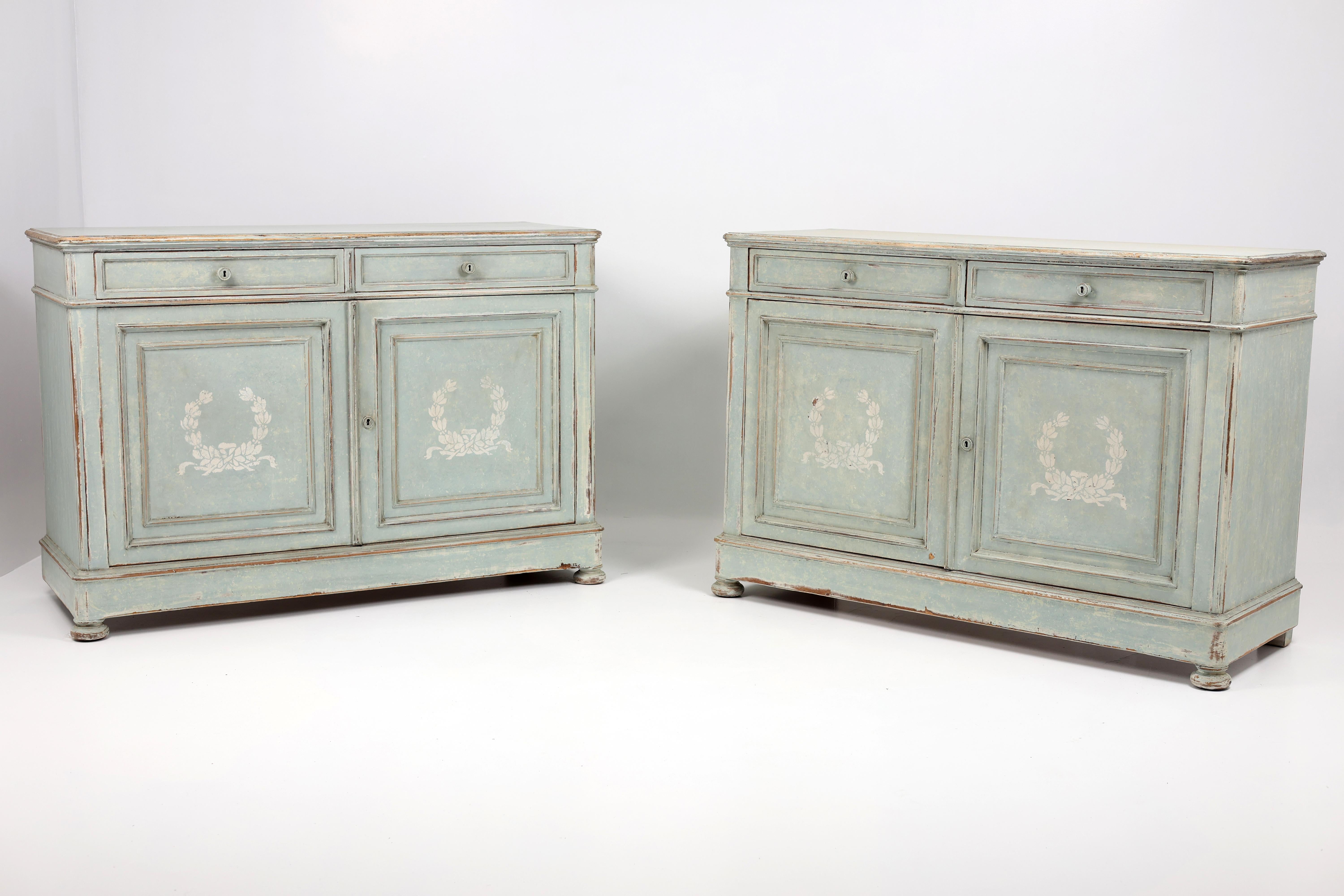 Svedese Coppia di credenze in stile gustaviano, Svezia, inizio XIX secolo in vendita