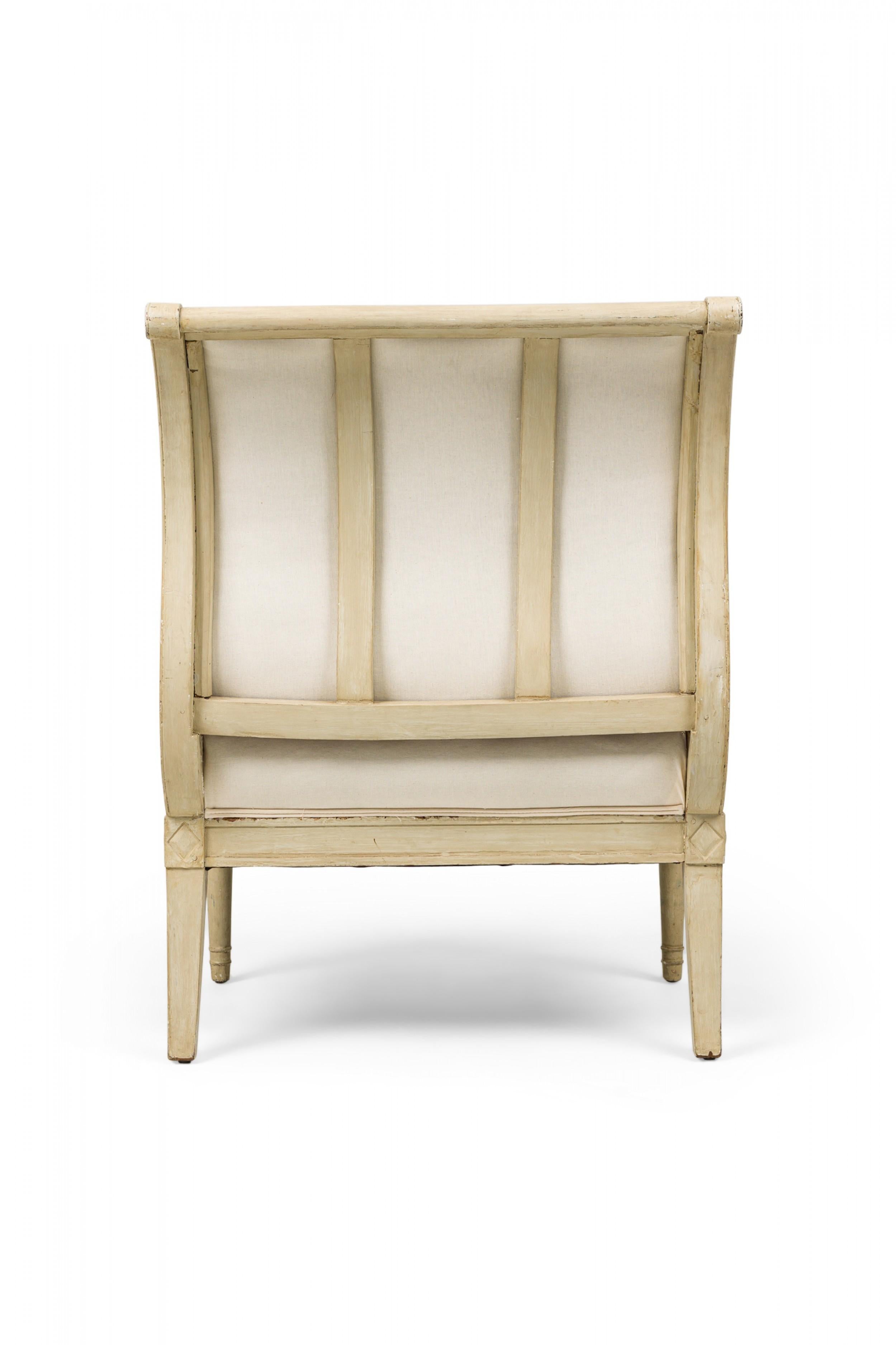Pair of Gustavian Swedish Beige Upholstered Bergere Armchairs In Good Condition For Sale In New York, NY