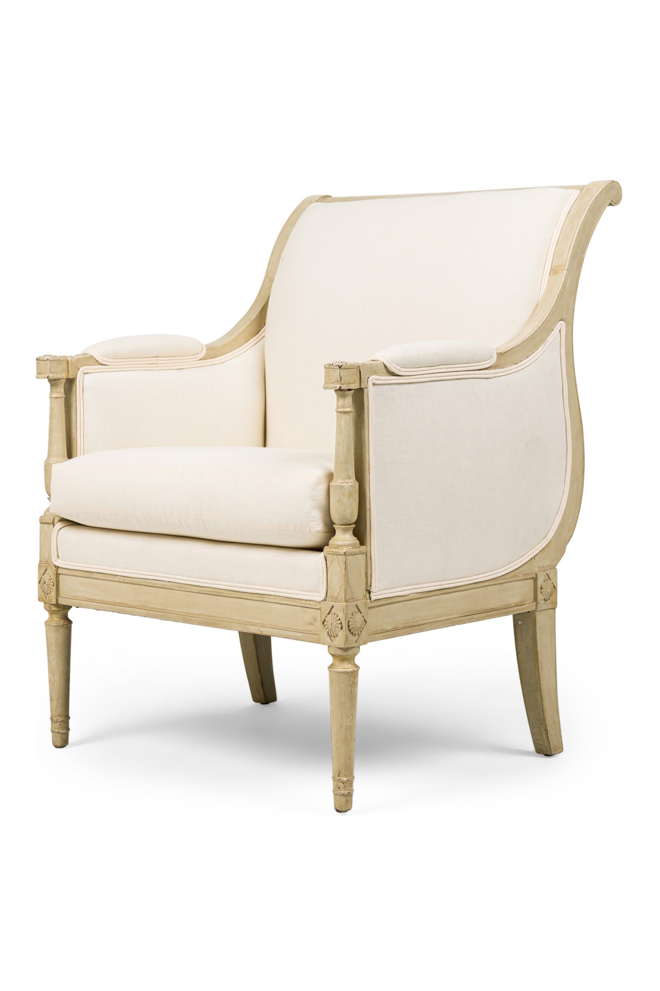 XIX secolo Coppia di poltrone svedesi gustaviane imbottite in bergère beige in vendita
