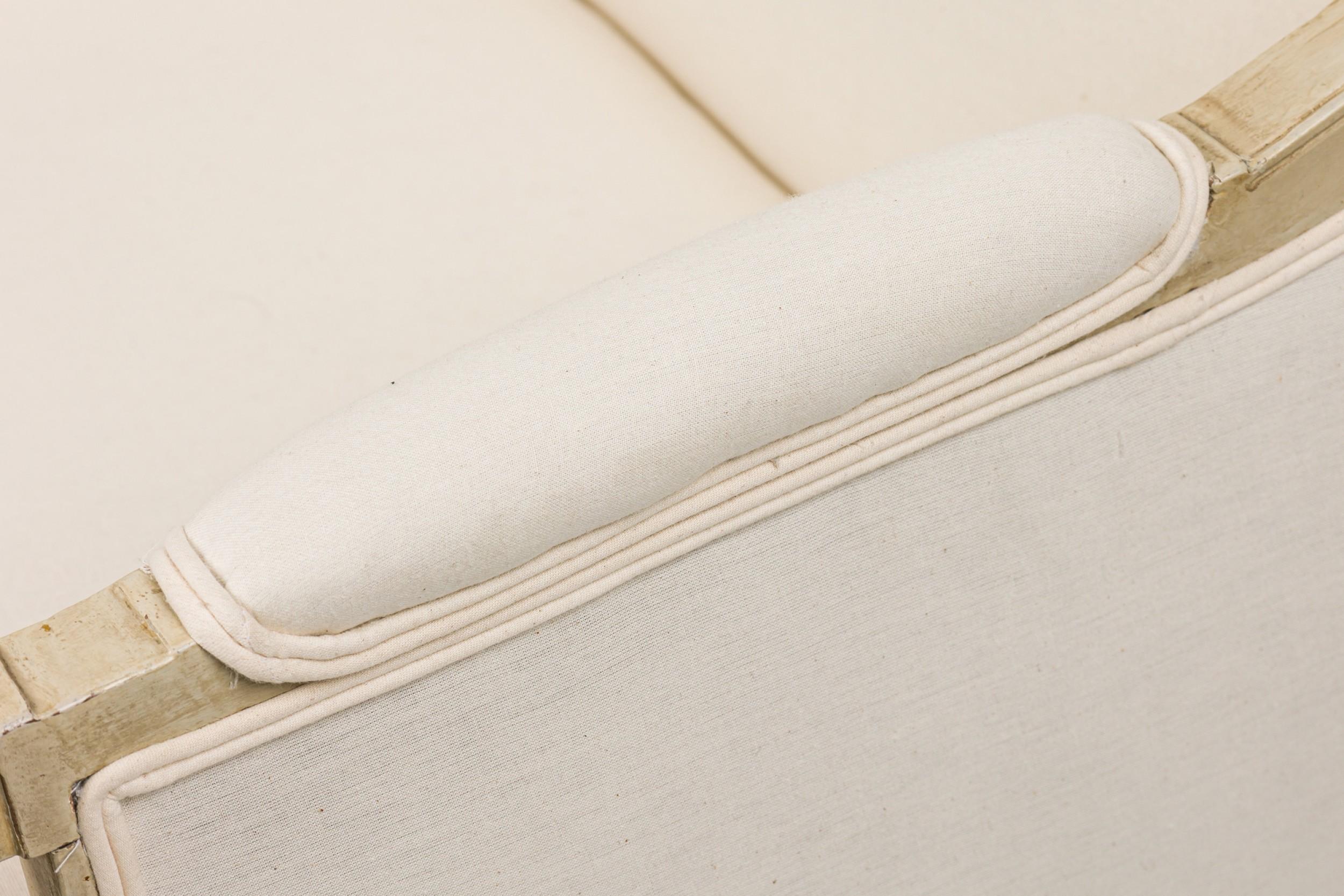 Coppia di poltrone svedesi gustaviane imbottite in bergère beige in vendita 2