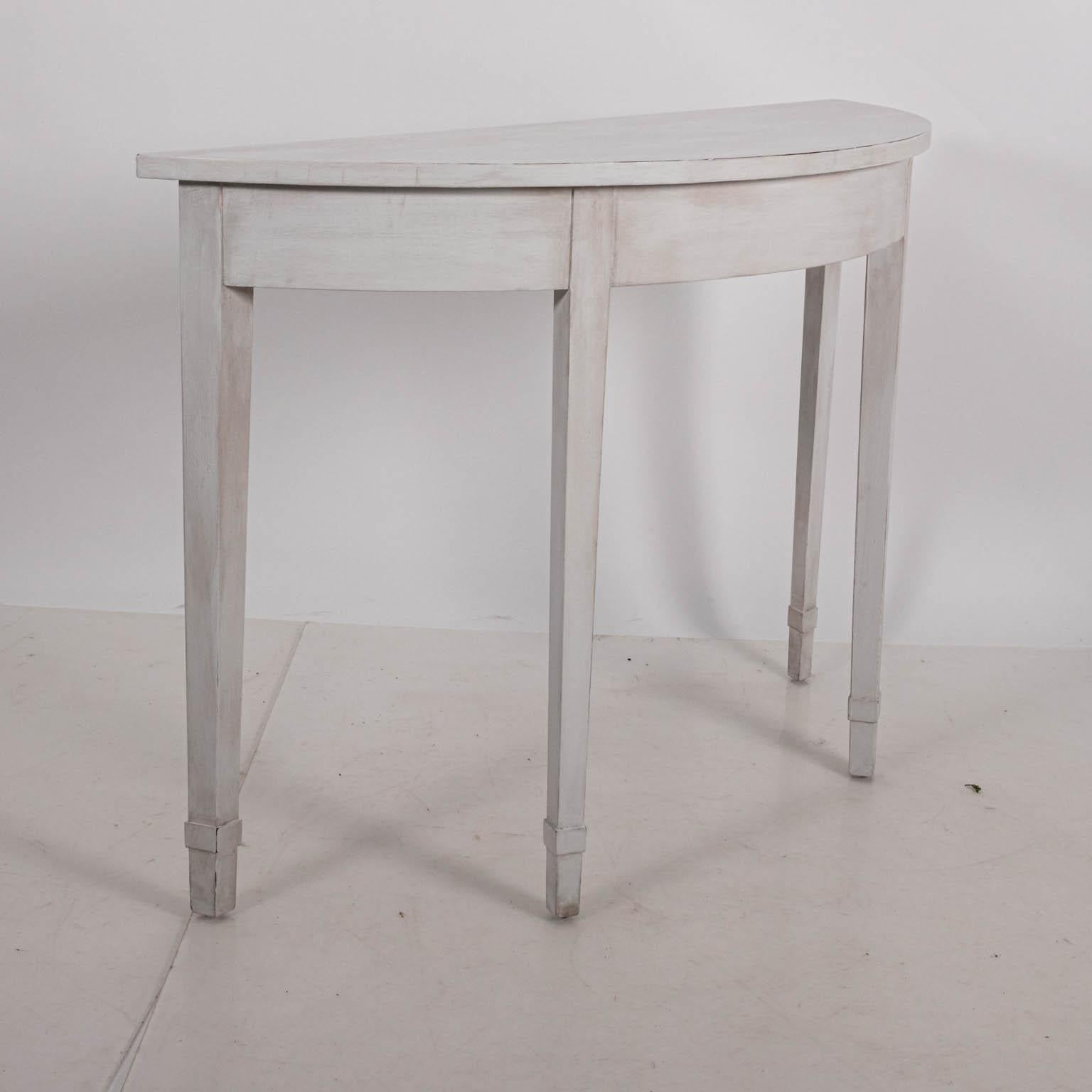 Pair of Gustavian White Painted Demilune Table In Good Condition In Stamford, CT