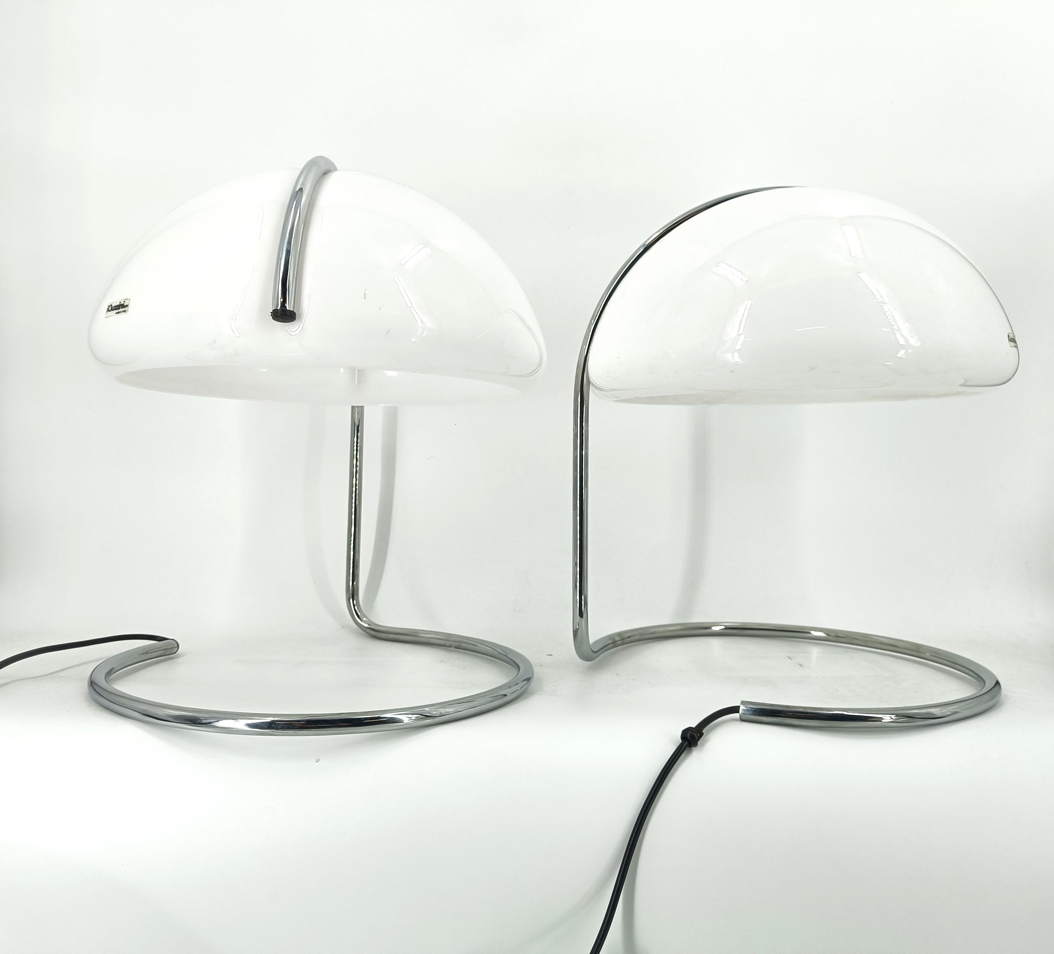 Mid-Century Modern Pair of Guzzini Shell table lamps by Luigi Massoni & Lucian Bottura, 1960s