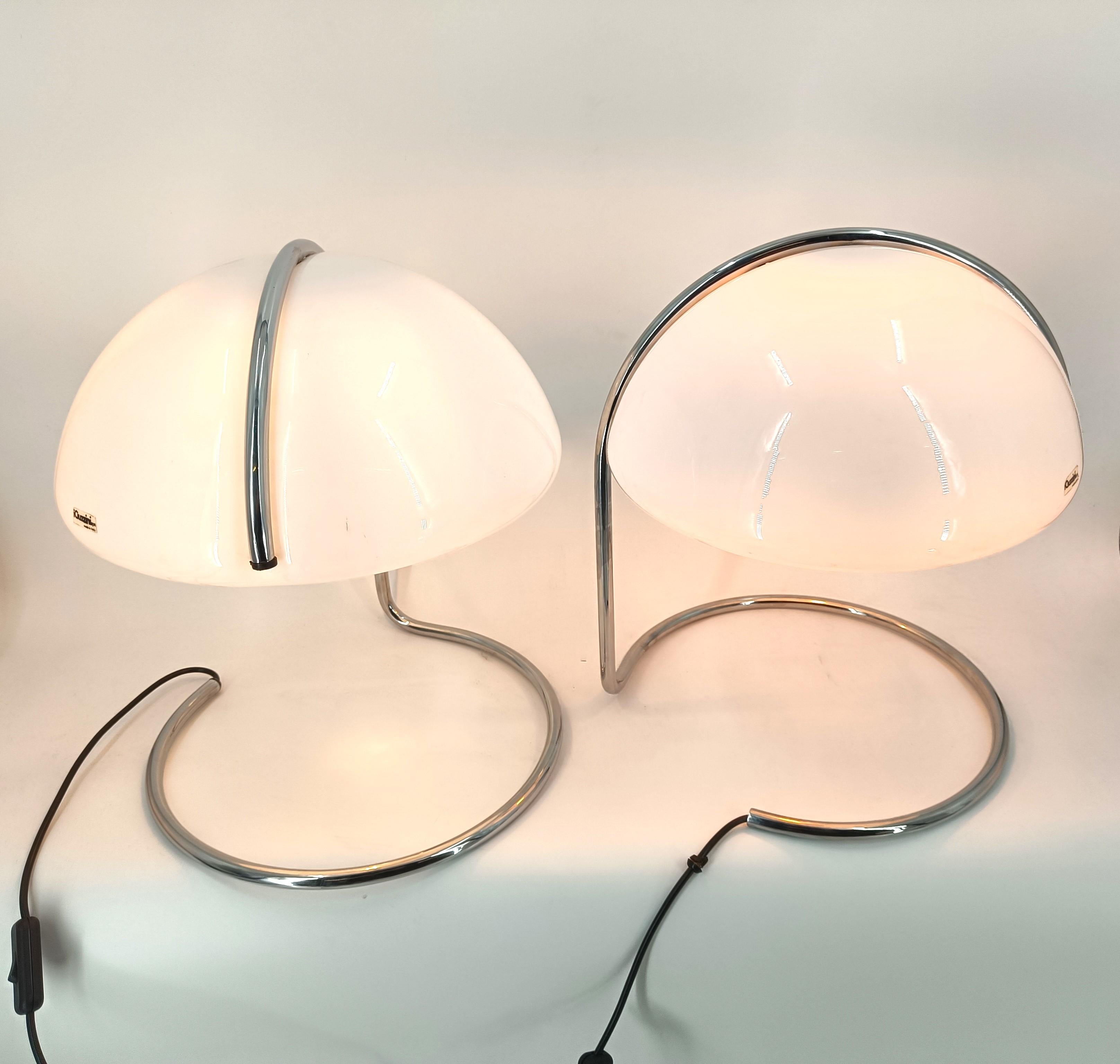 Chrome Pair of Guzzini Shell table lamps by Luigi Massoni & Lucian Bottura, 1960s