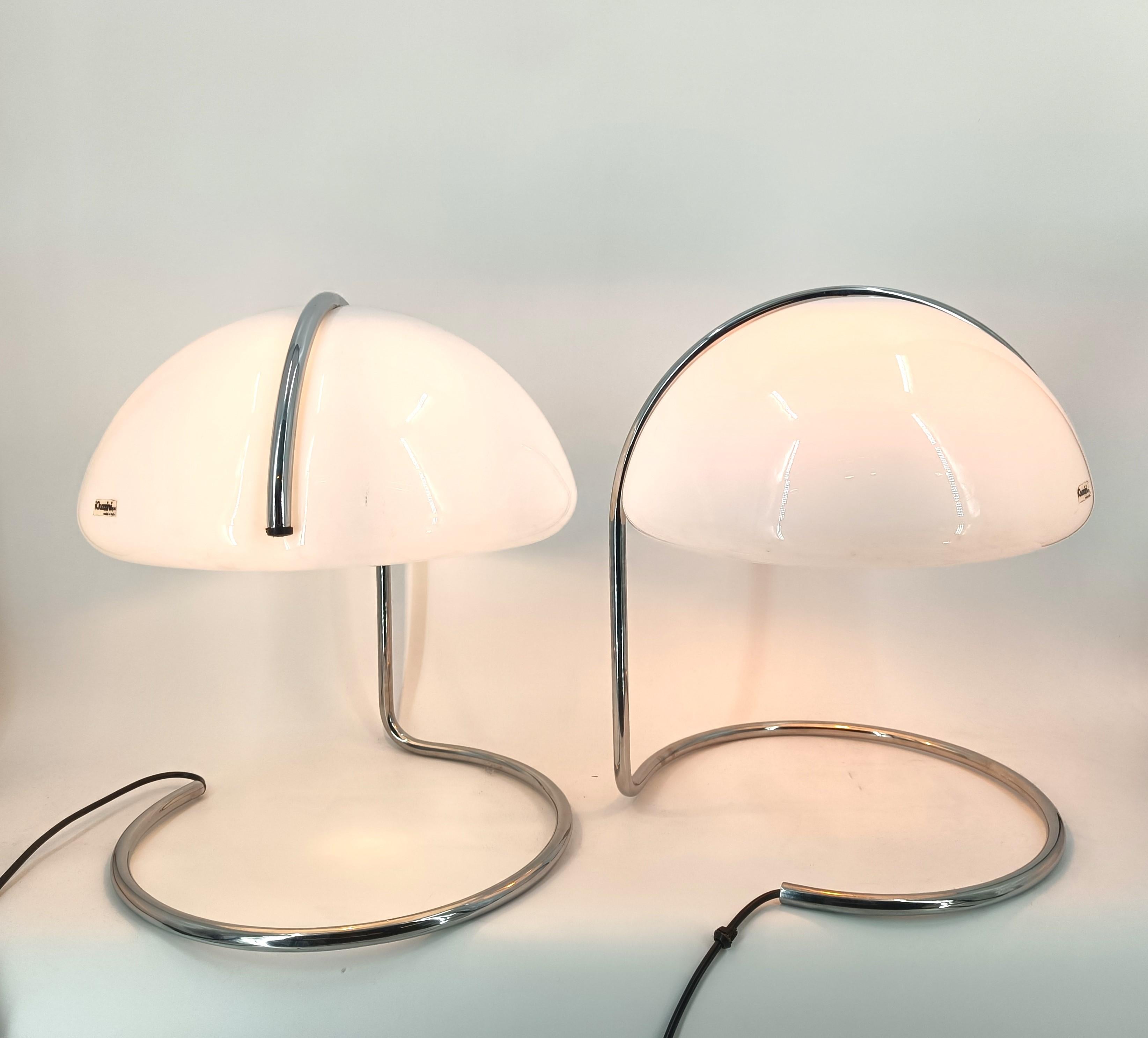 Pair of Guzzini Shell table lamps by Luigi Massoni & Lucian Bottura, 1960s 1
