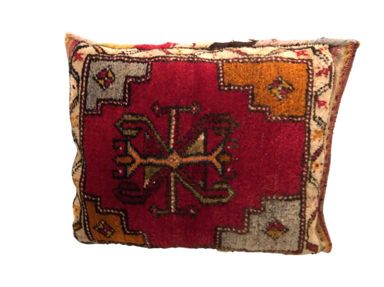 Pair of Gypsy Turkish Oriental Salt Bag or Rug Embroidery Pillows In Good Condition For Sale In Nuernberg, DE