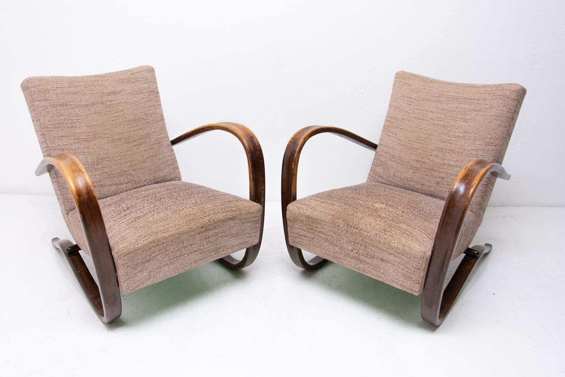 A pair of famous Art Deco ebonized bentwood armchairs by Jindrich Halabala, model H-269 from the 1930s. These armchairs were made in the 1940´s. The wooden armrests are in very good Vintage condition without cracks etc. Upholstery including fabric