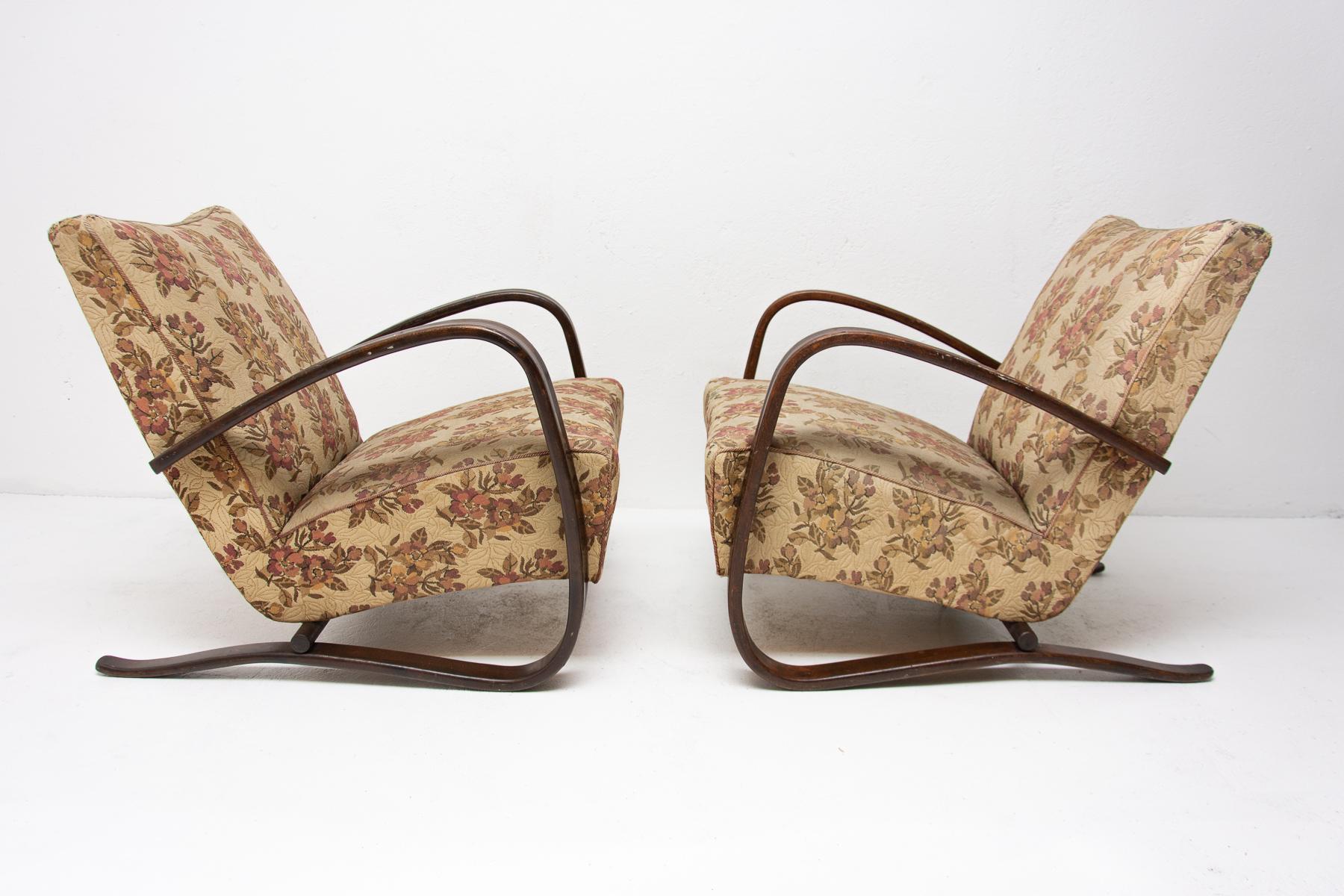 Pair of H-269 Armchairs Designed by Jindrich Halabala, 1930s 1