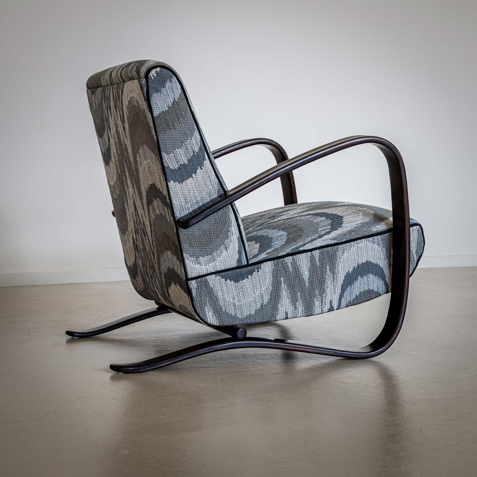 Pair of H-269 Lounge Chairs by Jindřich Halabala, Czech Republic 1930s im Angebot 6