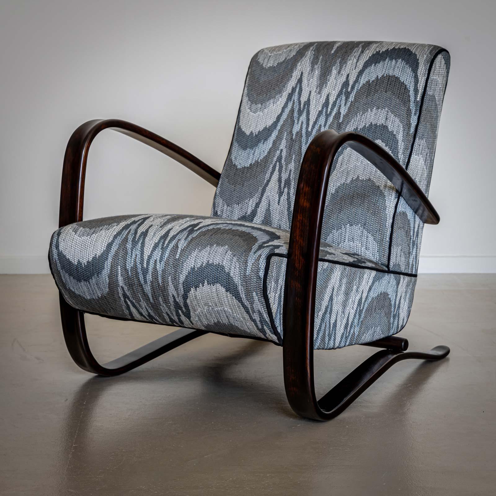 Pair of H-269 Lounge Chairs by Jindřich Halabala, Czech Republic 1930s (Stoff) im Angebot