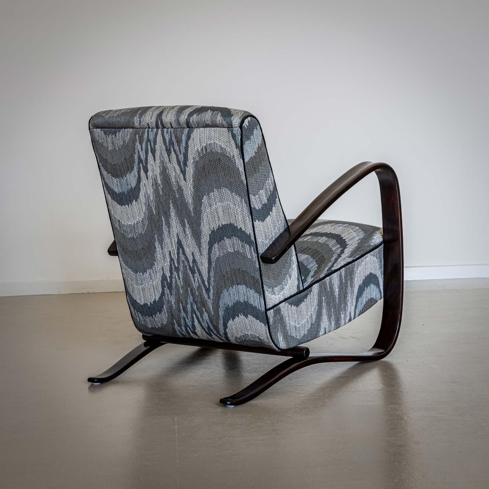 Pair of H-269 Lounge Chairs by Jindřich Halabala, Czech Republic 1930s im Angebot 2
