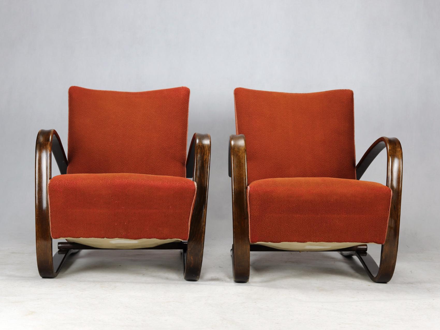 Pair of iconic H-269 lounge chairs by Jindrich Halabala for Up Závody Brno in good, original condition,
Czechoslovakia, 1930s.
 