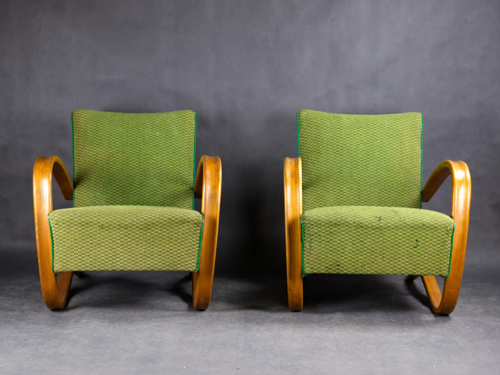 Ein Paar ikonische H-269 Lounge Chairs von Jindrich Halabala für Up Závody Brno in gutem, originalem Zustand,
Tschechoslowakei, 1930er Jahre.
 