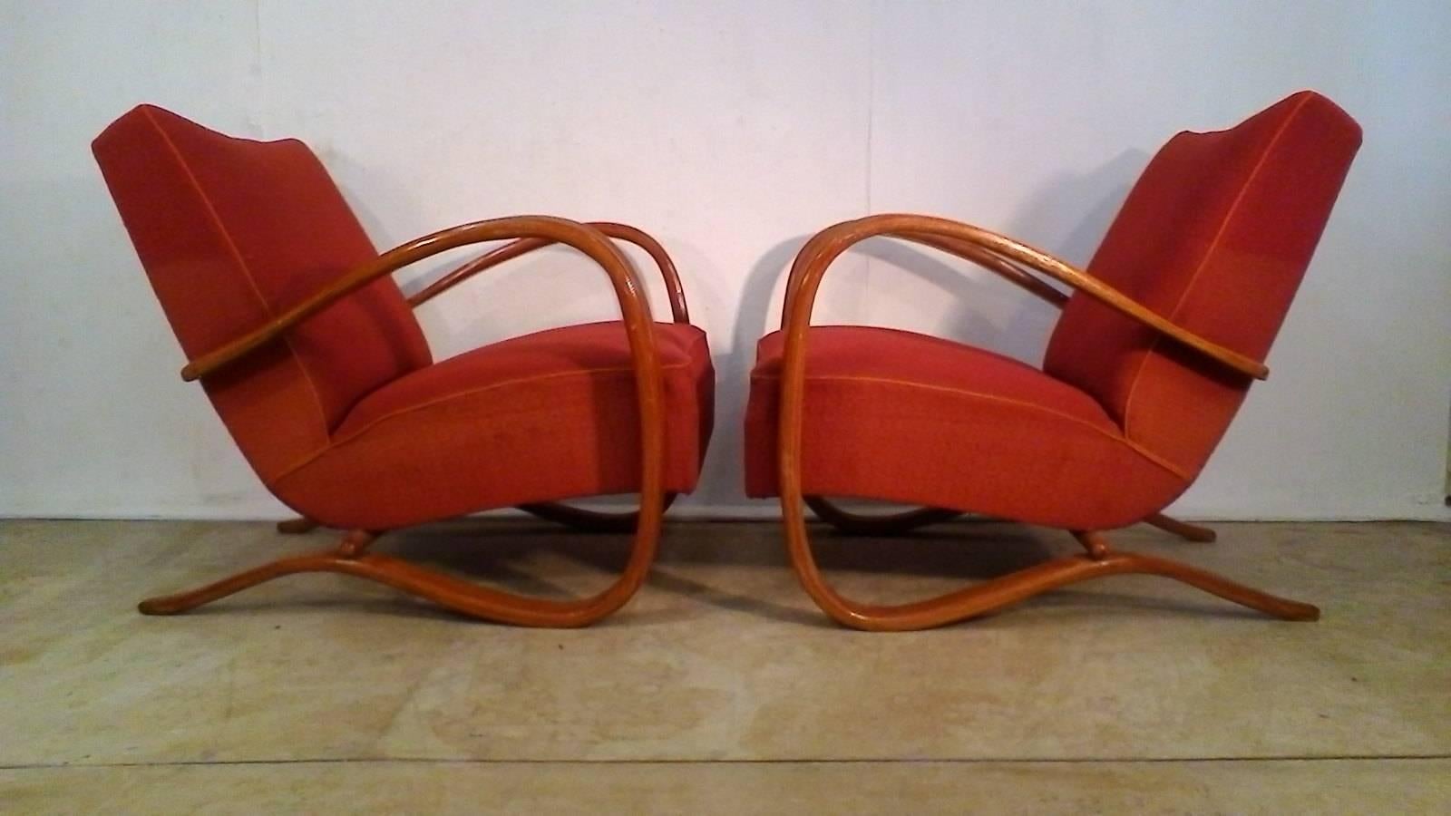 Pair of H269 Armchairs by Jindrich Halabala in Original Upholstery, 1930 In Good Condition In Praha, CZ