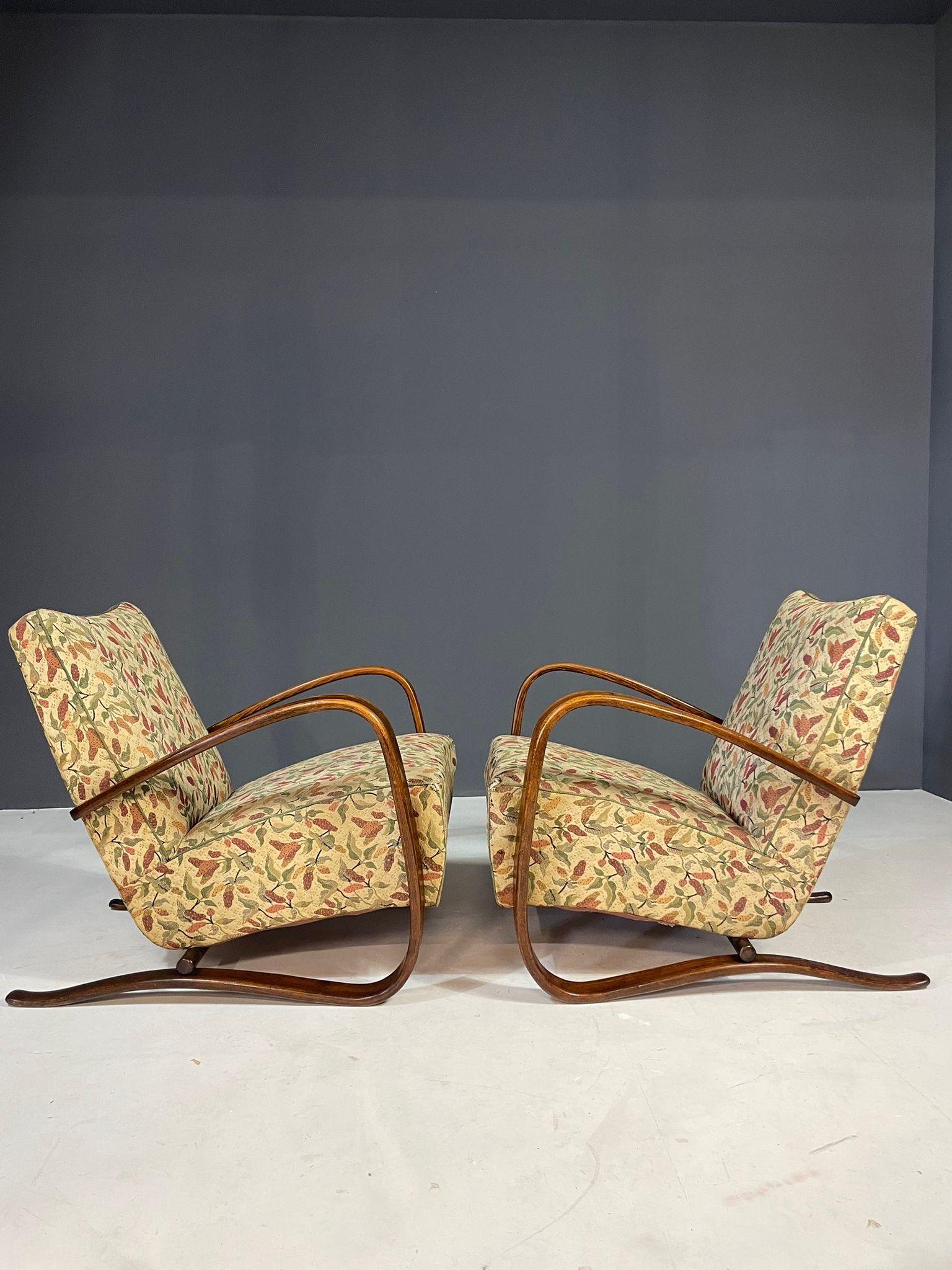 Pair of H269 Lounge Chairs by Jindřich Halabala, 1930s For Sale 7
