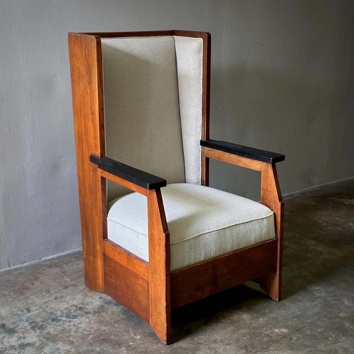 Pareja de sillones de respaldo alto de la Escuela Haagse Tela en venta