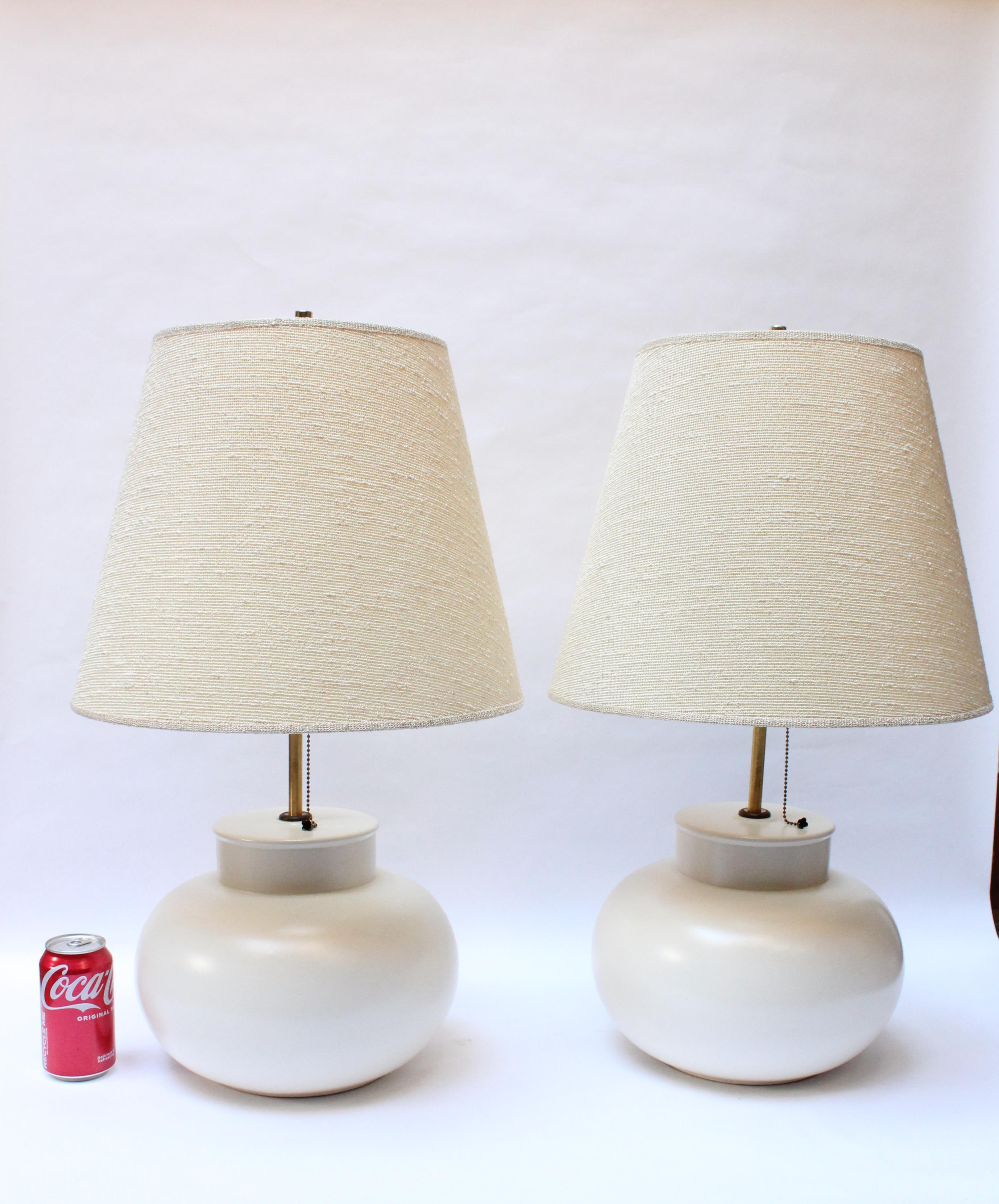 Pair of Haeger Mid-Century Matte White Ceramic Table Lamps with Shades	 In Good Condition In Brooklyn, NY