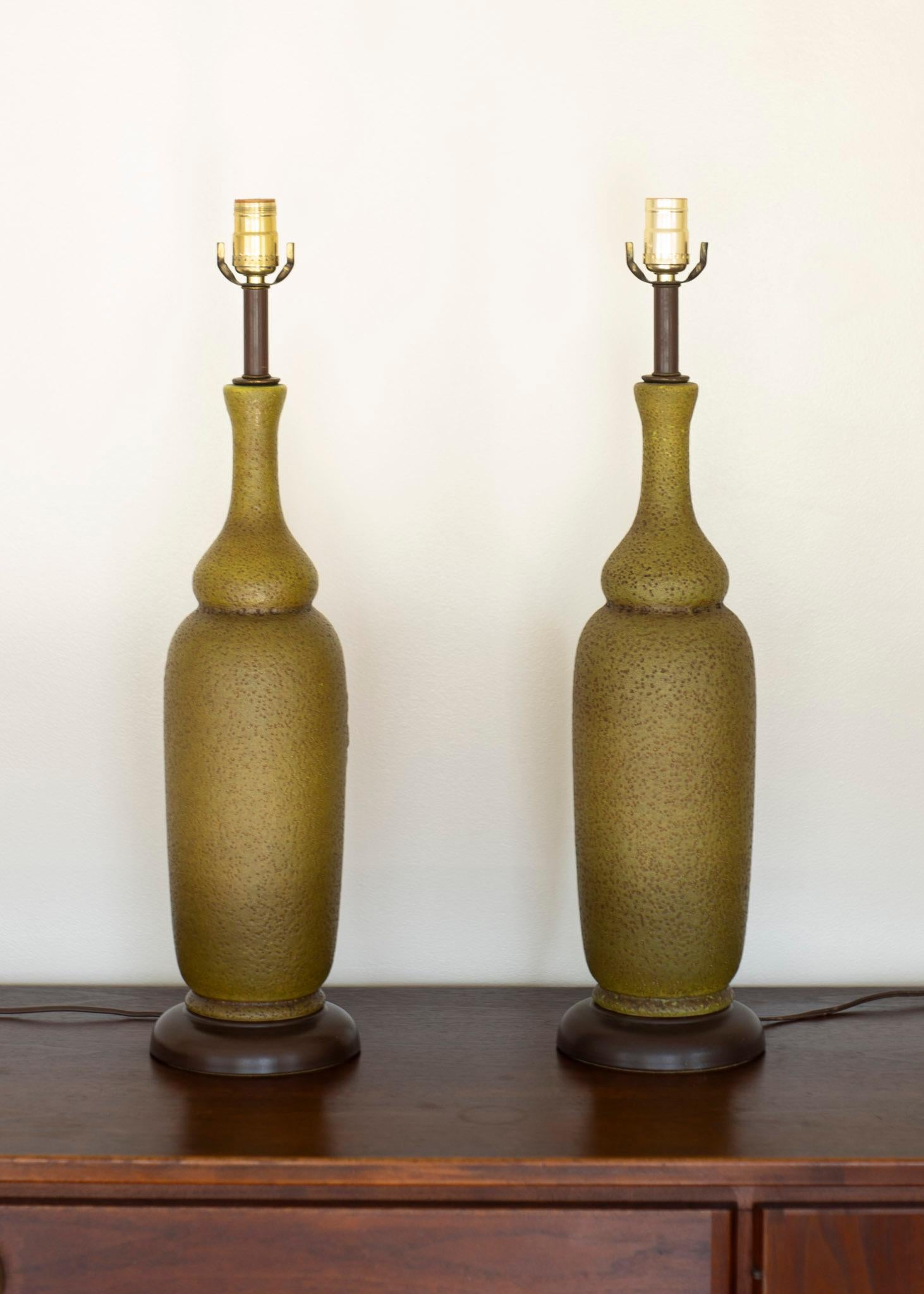 Pair of Haeger Volcanic Glaze Olive Green Cermaic Lamps Maria Kipp Shades Italy In Good Condition In Philadelphia, PA