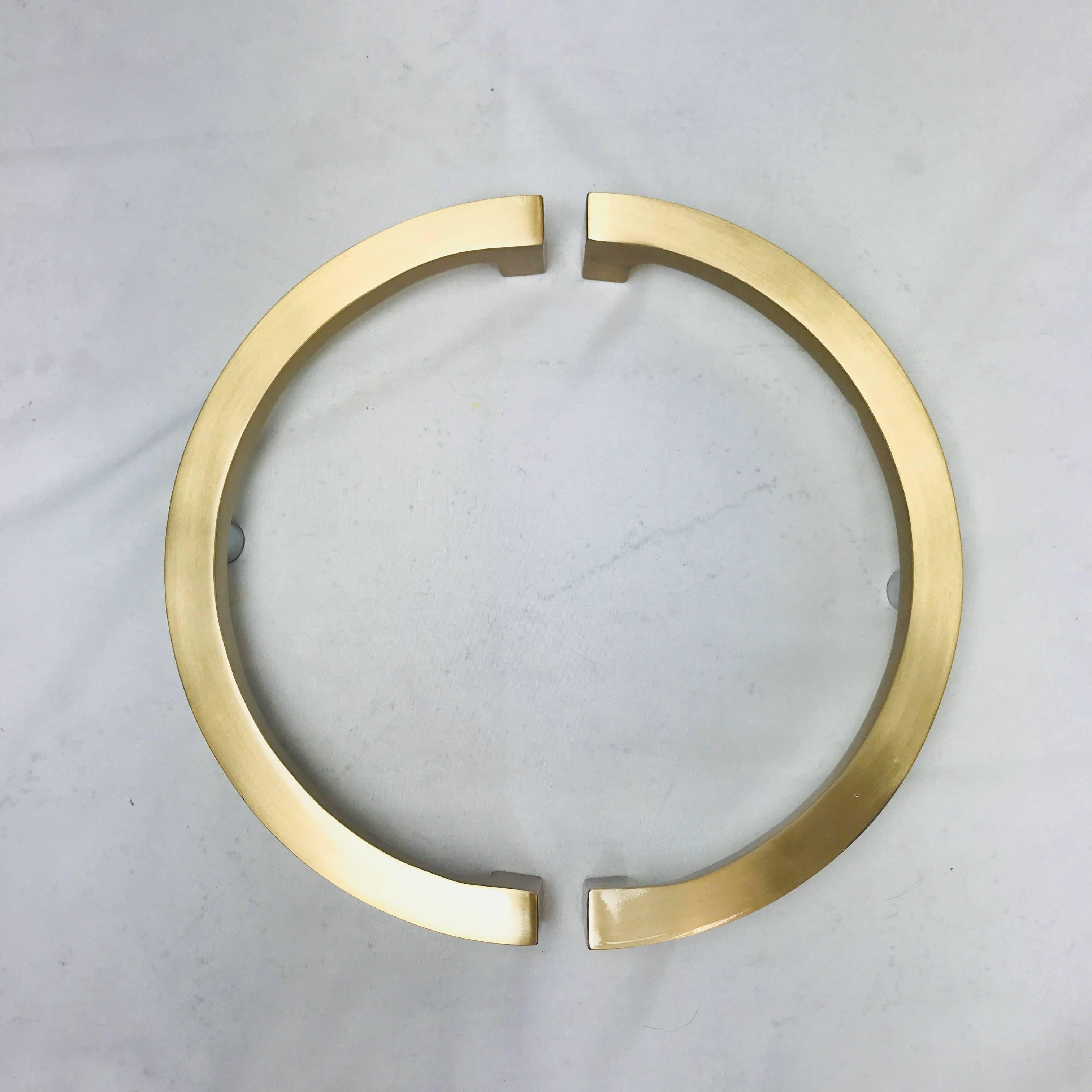 Pair of Half Circular Brass Entry Door Pulls In Excellent Condition In Dallas, TX