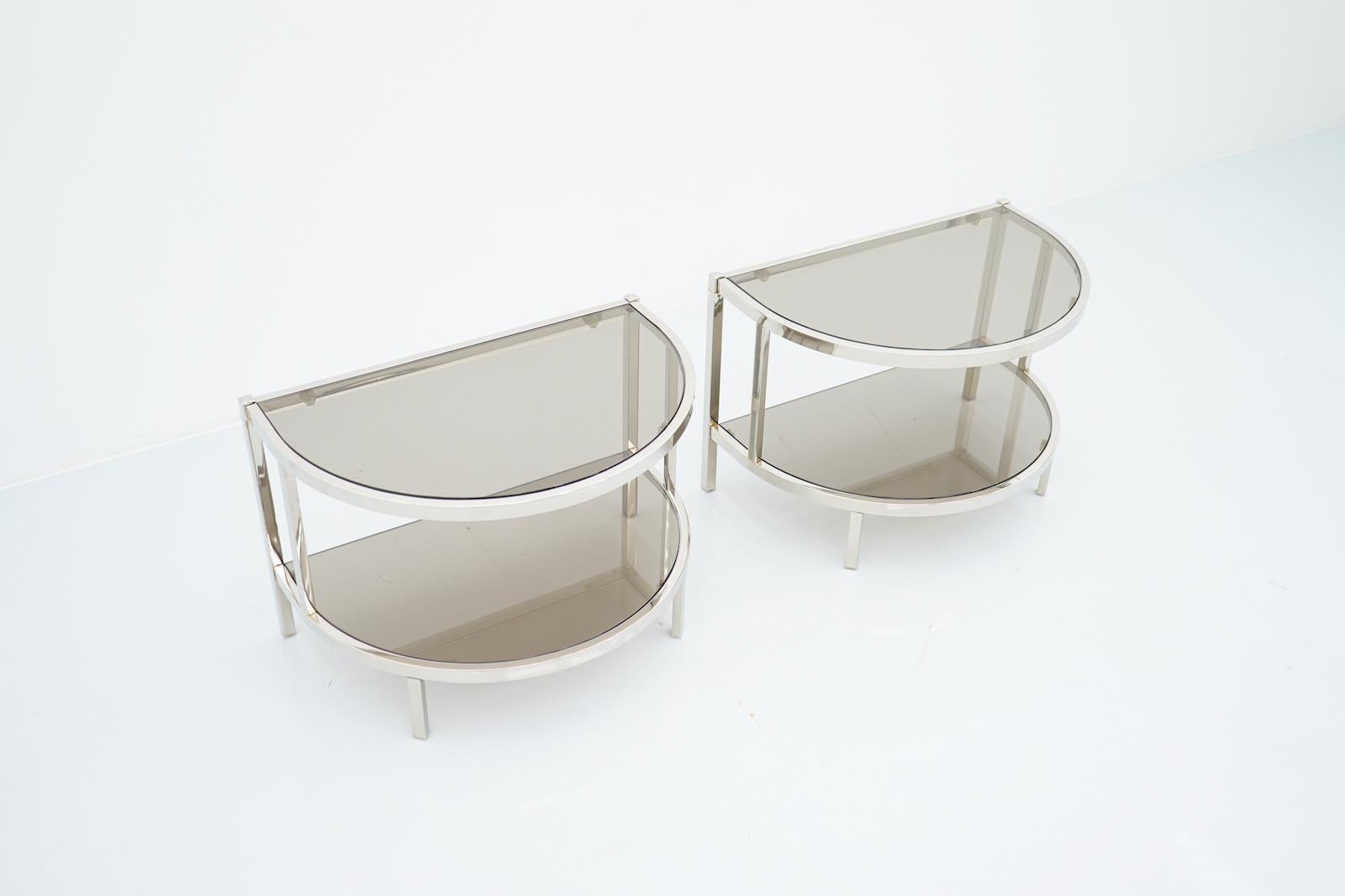 Pair of half round side or bedside tables in chrome and smoked glass, 1970s.

Very good condition.