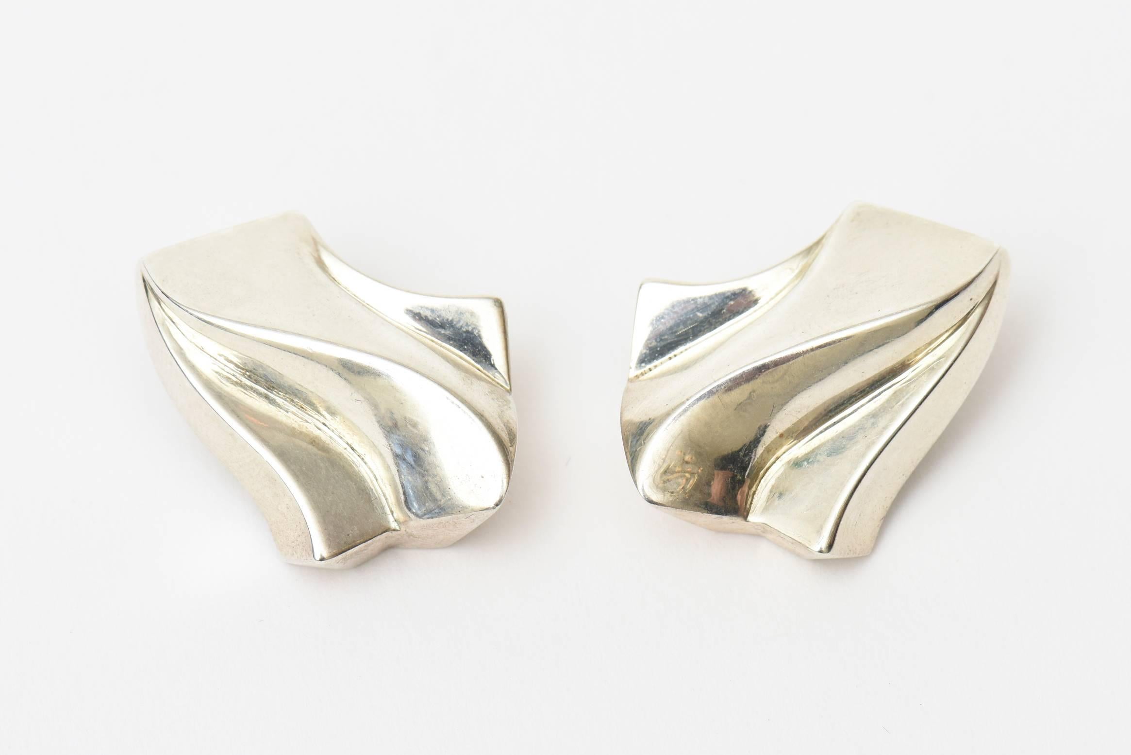 Modern Pair of Hallmarked Tiffany Sterling Silver Sculptural Clip On Earrings
