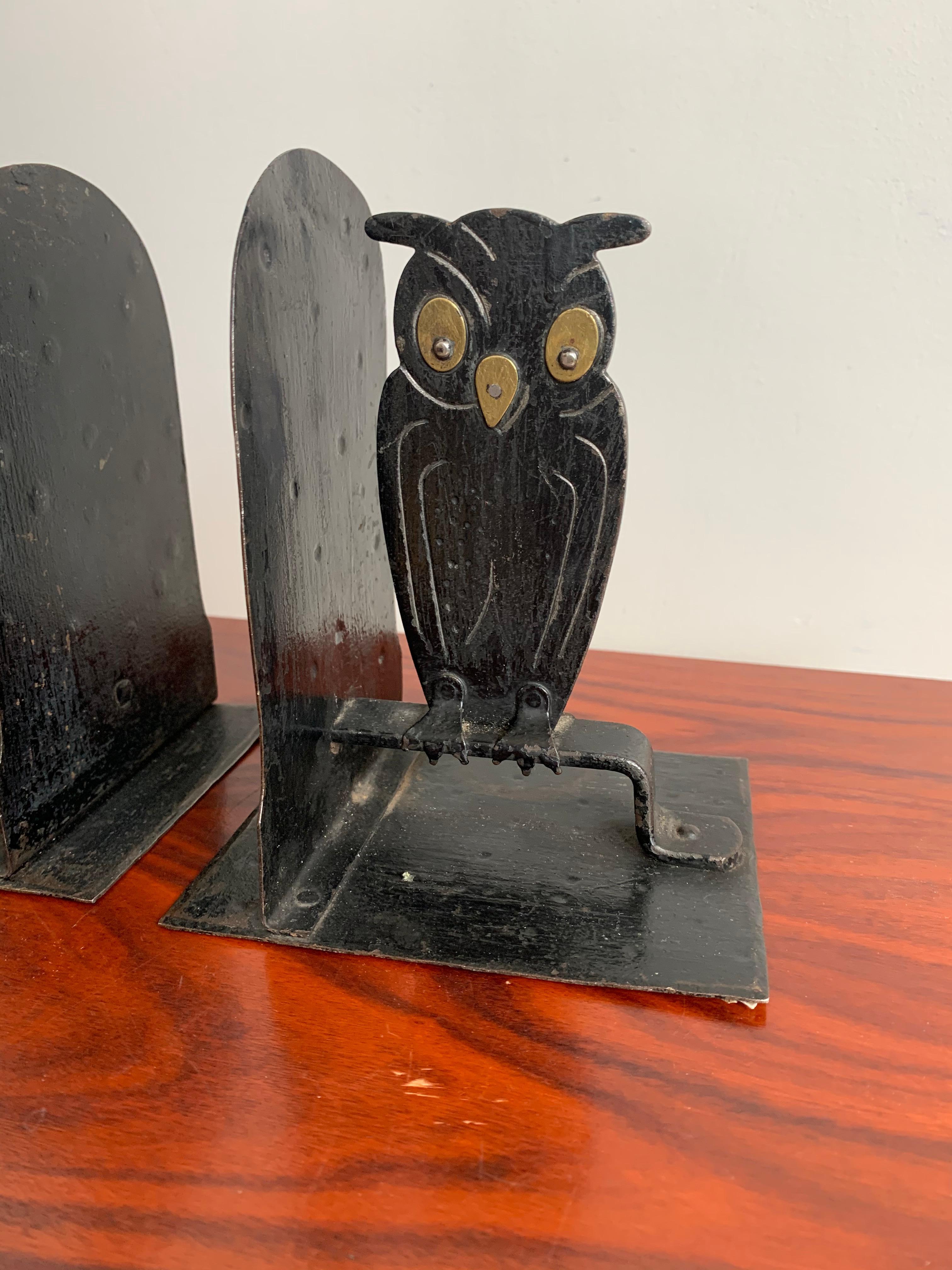 Pair of Hammered Arts & Crafts Blacked Metal Owl Bookends by Goberg, Hugo Berger For Sale 1