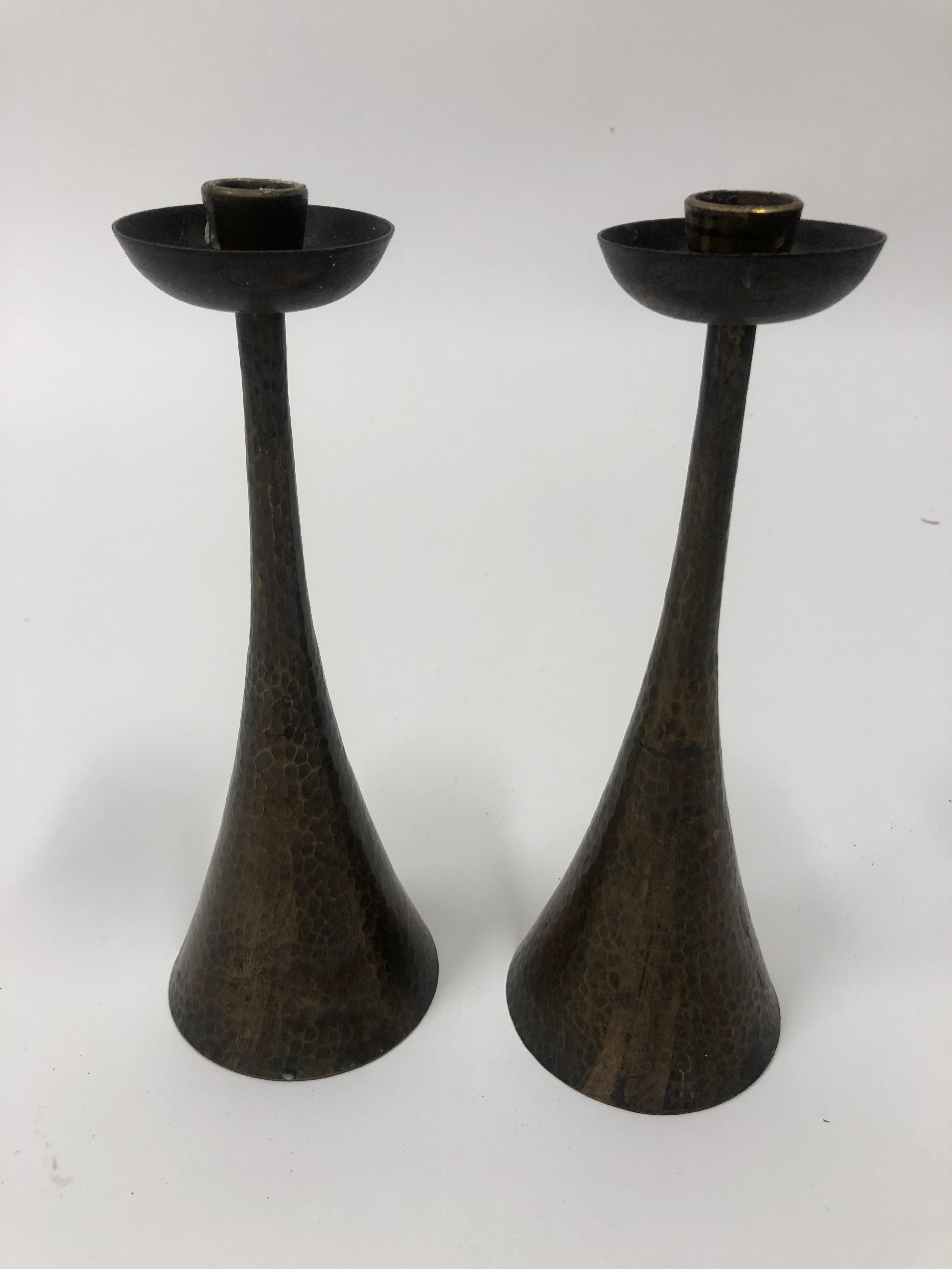 North American Pair of Hammered Copper Arts & Crafts Candlesticks For Sale