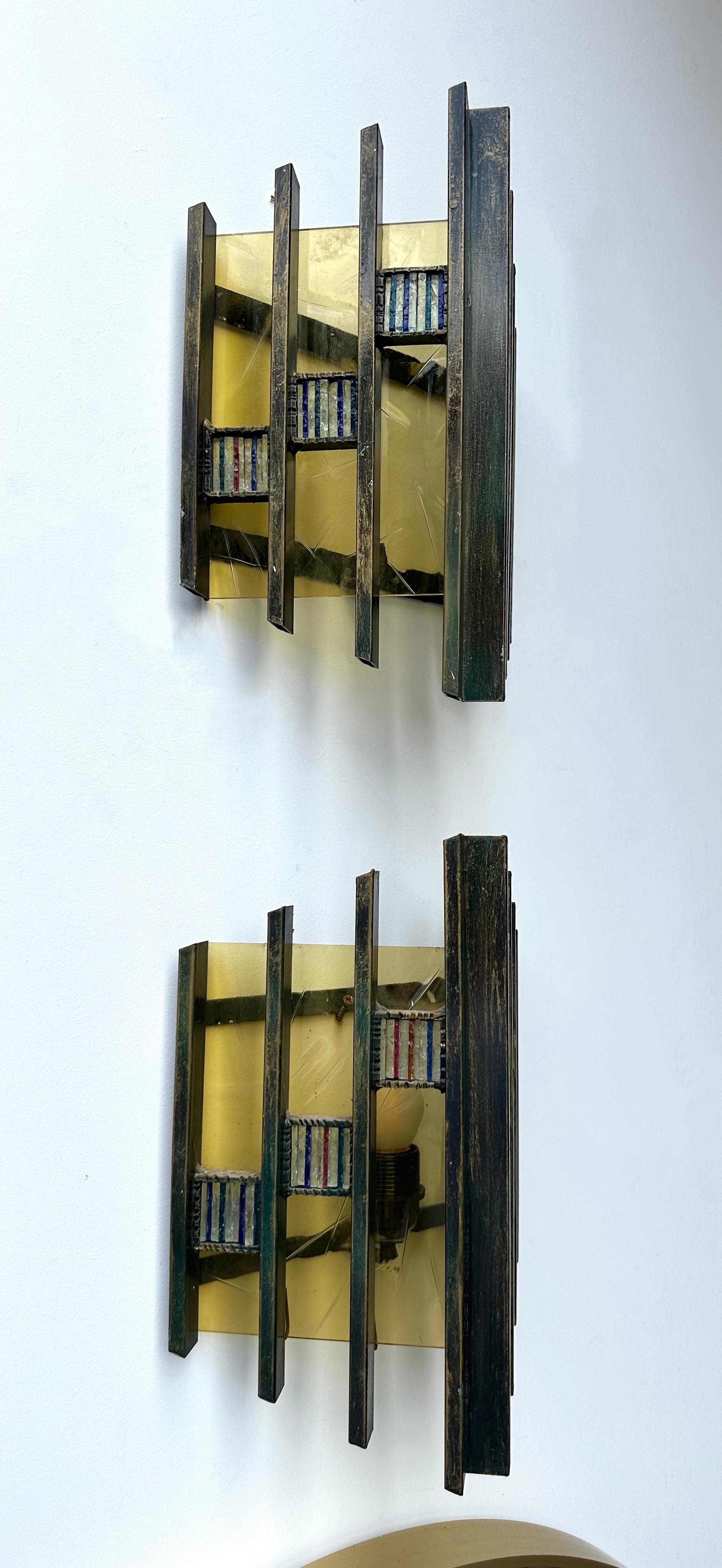 Brutalisme Paire d'appliques en verre martelé et en fer doré par Biancardi, Italie, années 1970 en vente