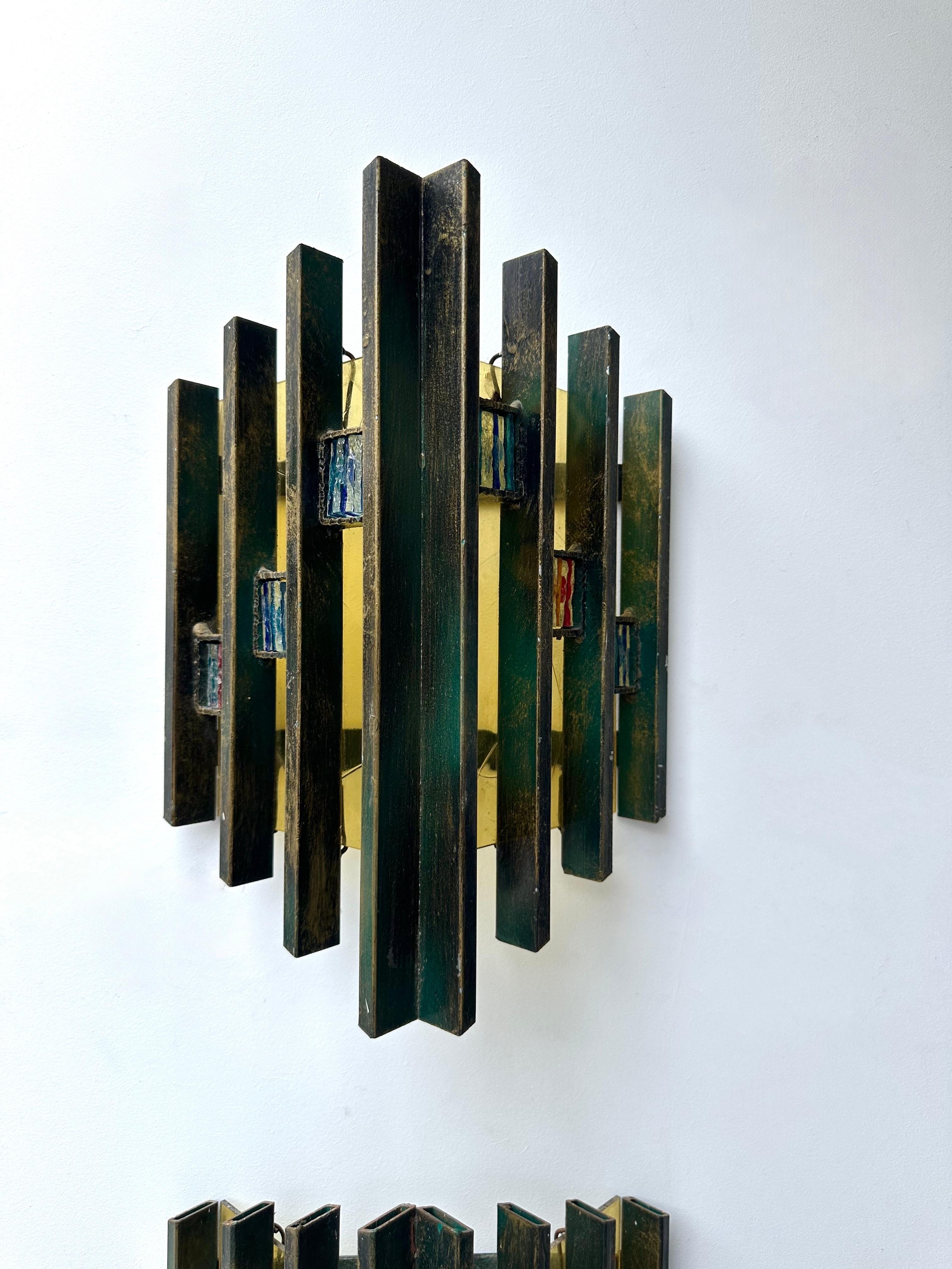 italien Paire d'appliques en verre martelé et en fer doré par Biancardi, Italie, années 1970 en vente