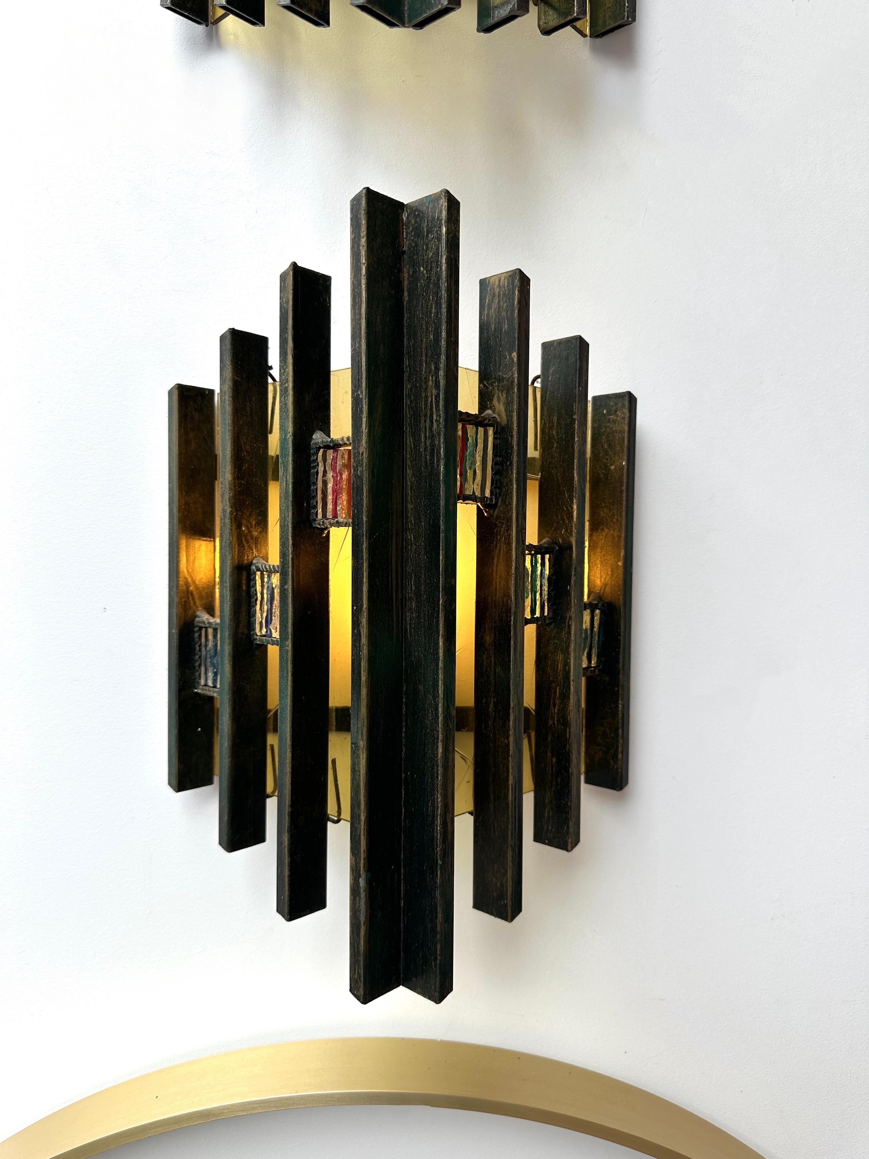 Verre Paire d'appliques en verre martelé et en fer doré par Biancardi, Italie, années 1970 en vente