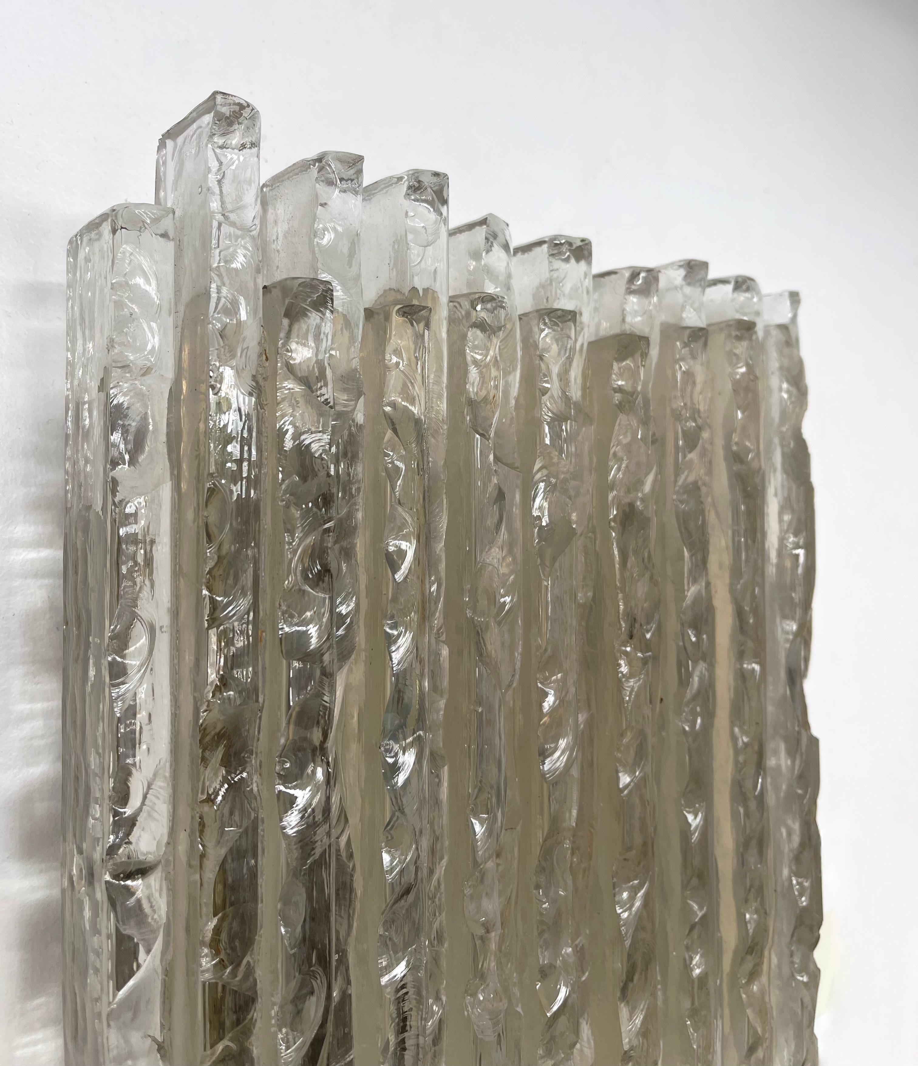 Pair of Hammered Glass Ice Sconces by Poliarte, Italy, 1970s In Good Condition In SAINT-OUEN, FR