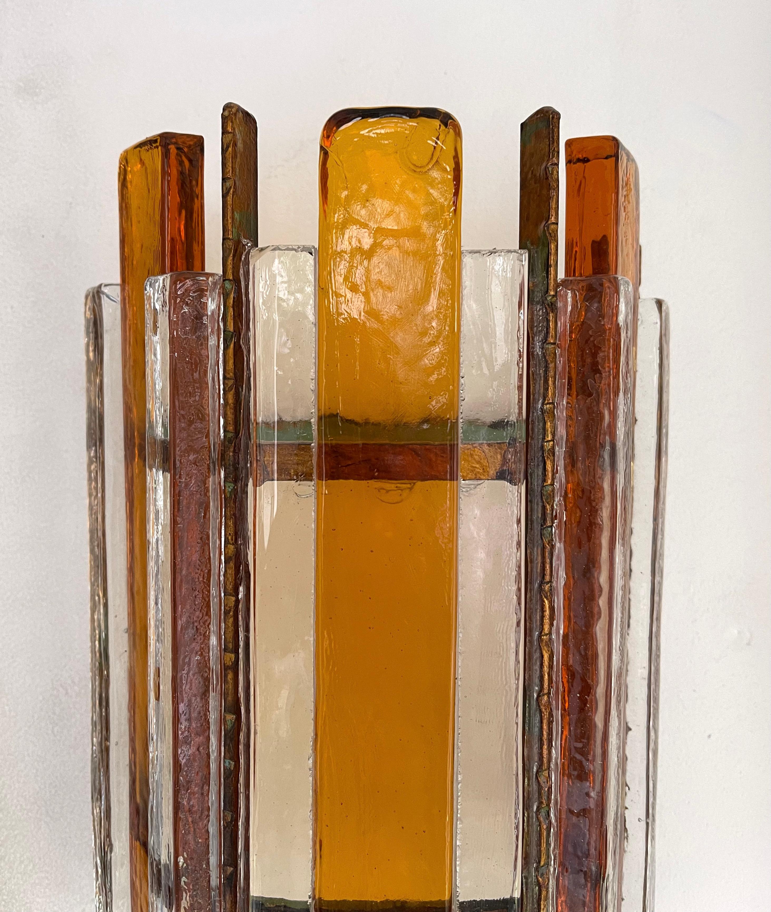 Paar schmiedeeiserne Wandleuchter aus gehämmertem Glas von Longobard, Italien, 1970er Jahre im Angebot 4