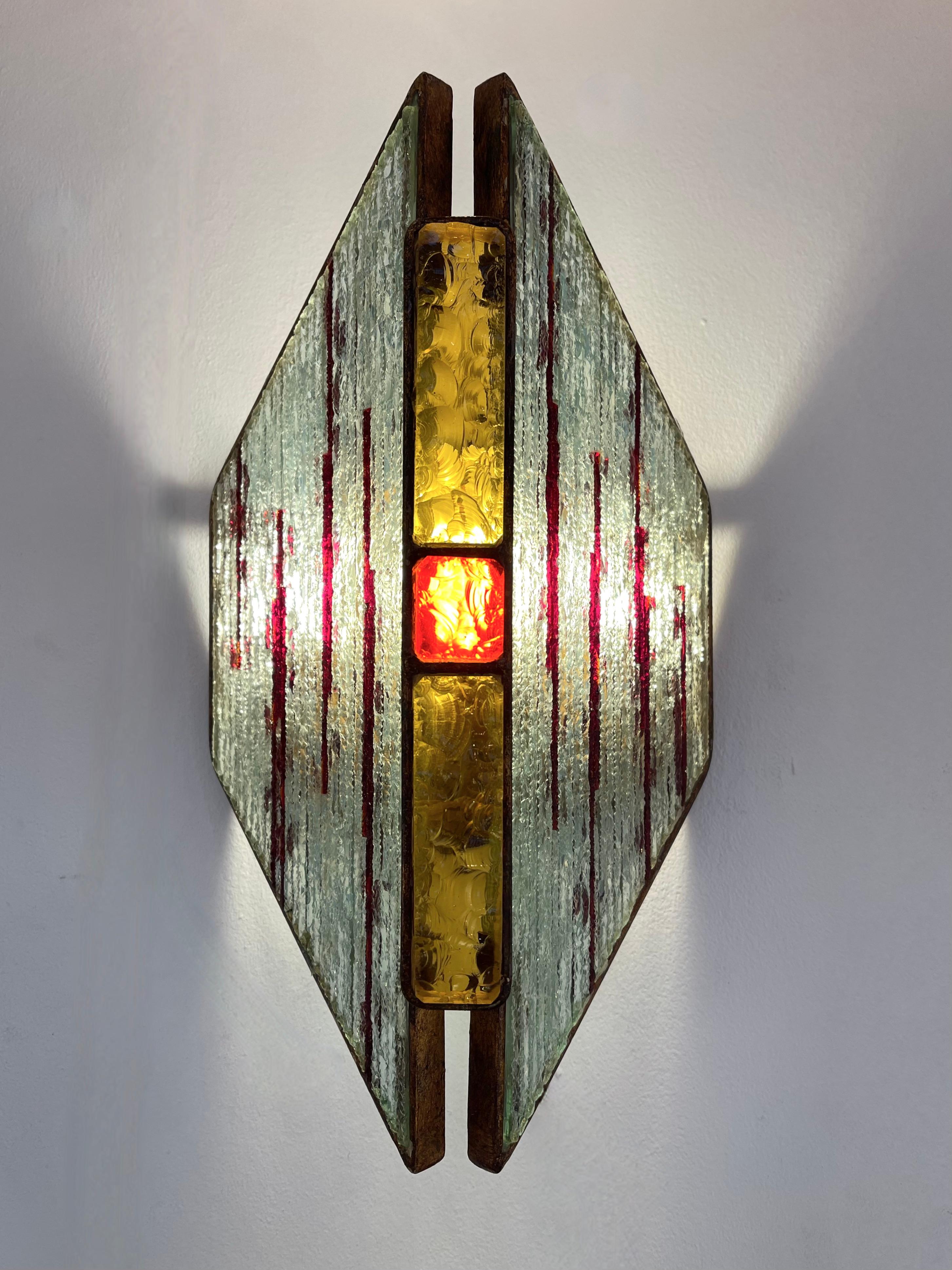 Pair of Hammered Glass Wrought Iron Sconces by Longobard, Italy, 1970s In Good Condition For Sale In SAINT-OUEN, FR
