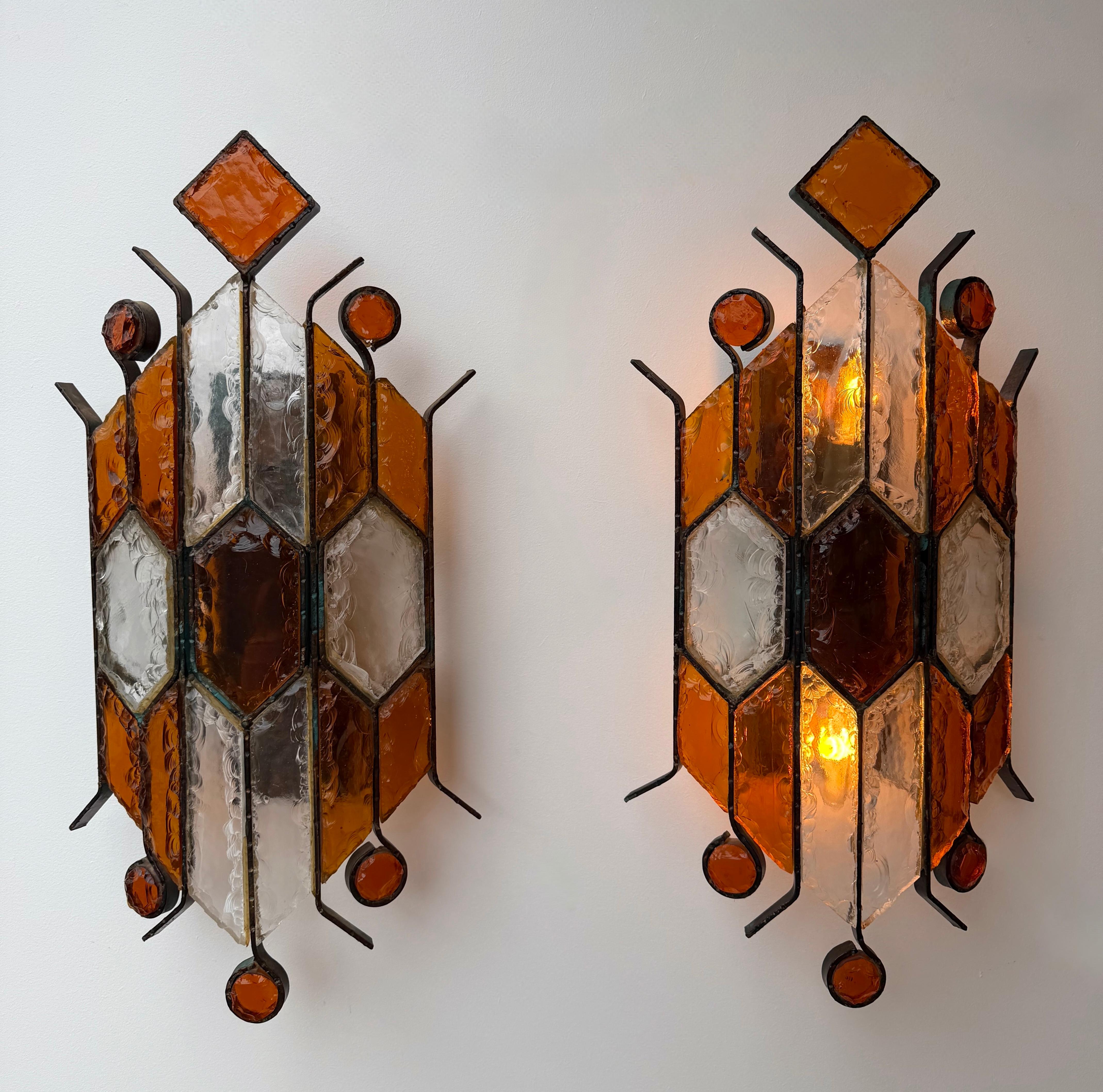 Pareja de candelabros de hierro forjado con vidrio martillado de Longobard, Italia, años 70 Martillado en venta