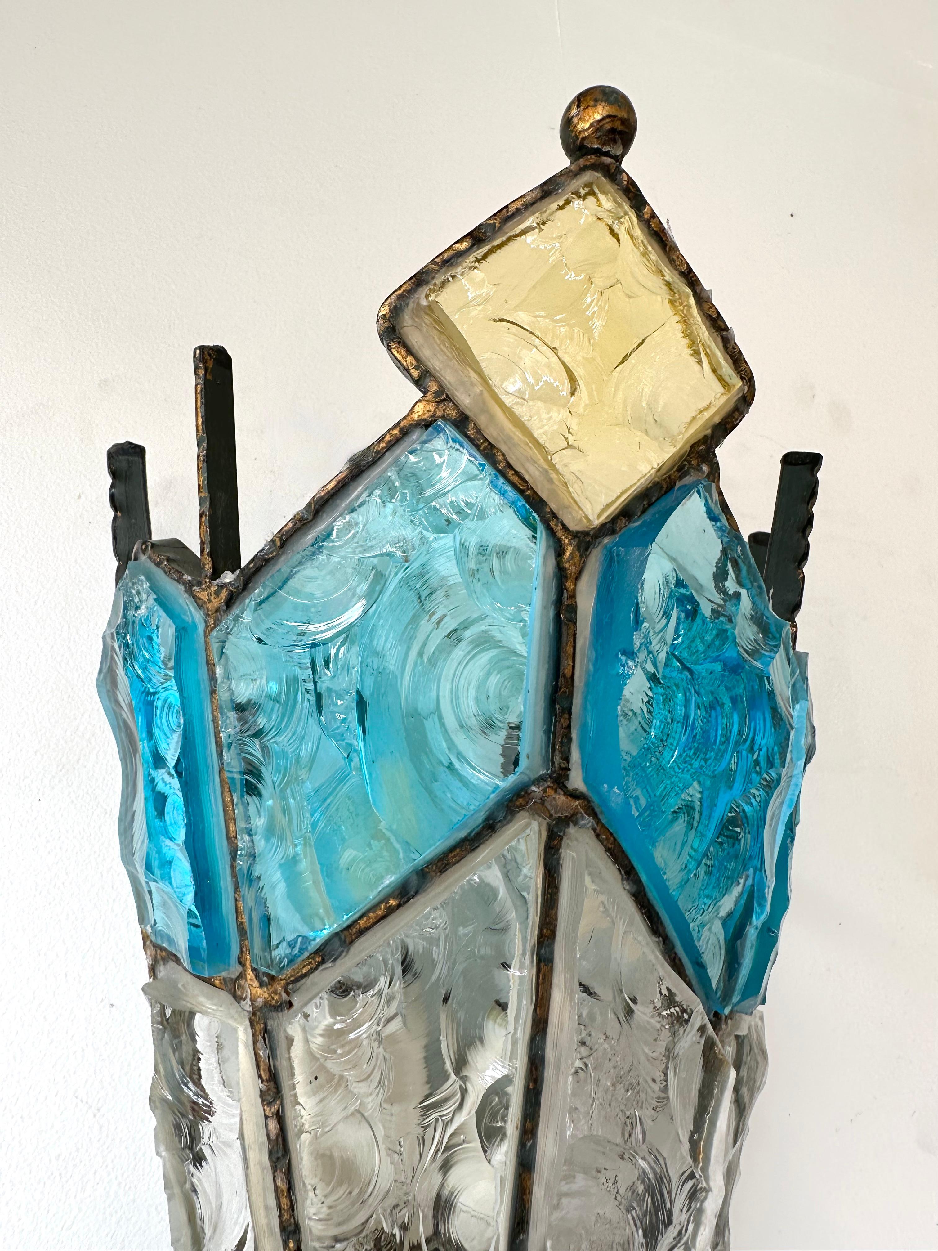 Paar schmiedeeiserne Wandleuchter aus gehämmertem Glas von Longobard, Italien, 1970er Jahre im Zustand „Gut“ im Angebot in SAINT-OUEN, FR