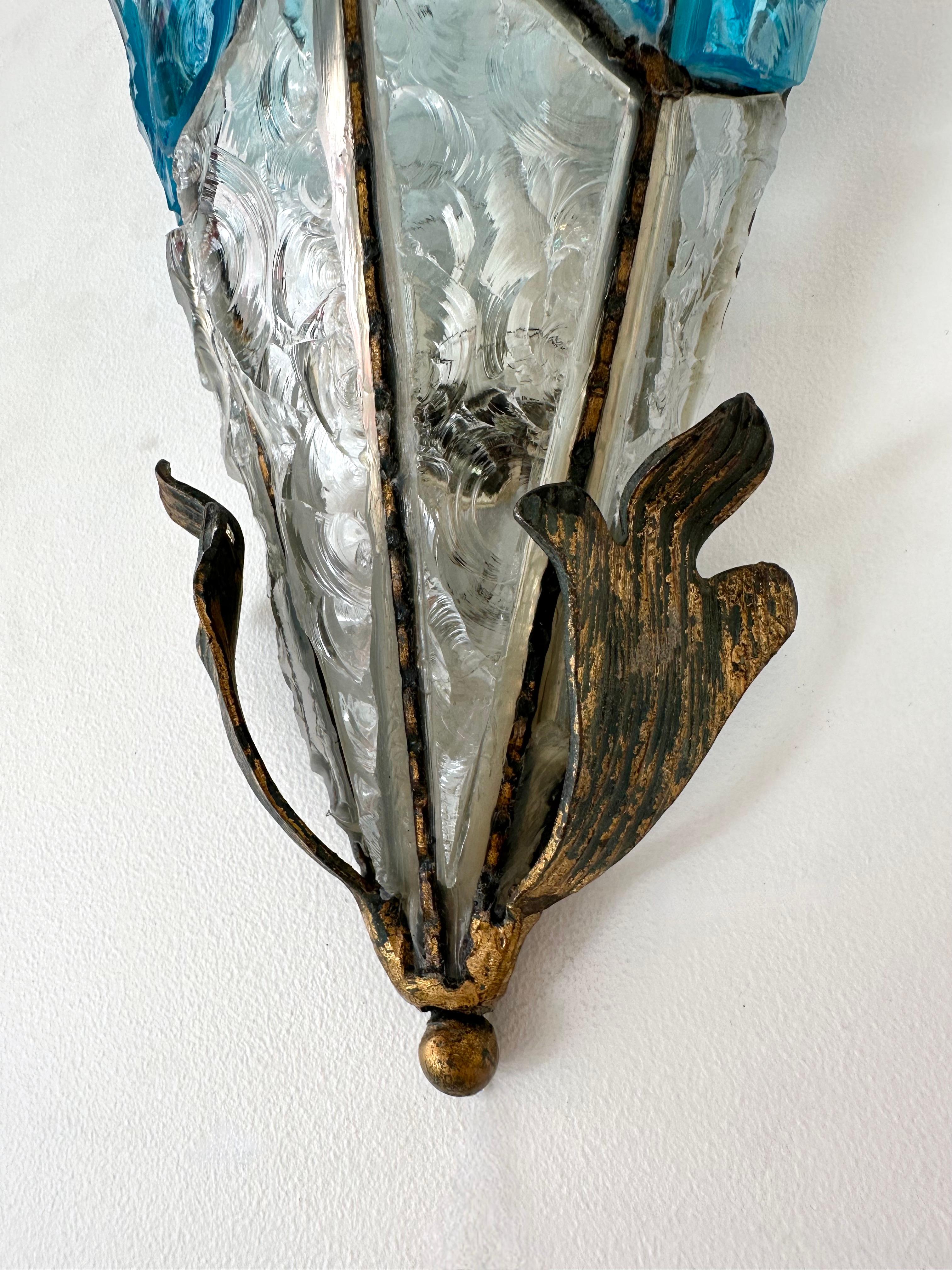 Paar schmiedeeiserne Wandleuchter aus gehämmertem Glas von Longobard, Italien, 1970er Jahre (Ende des 20. Jahrhunderts) im Angebot