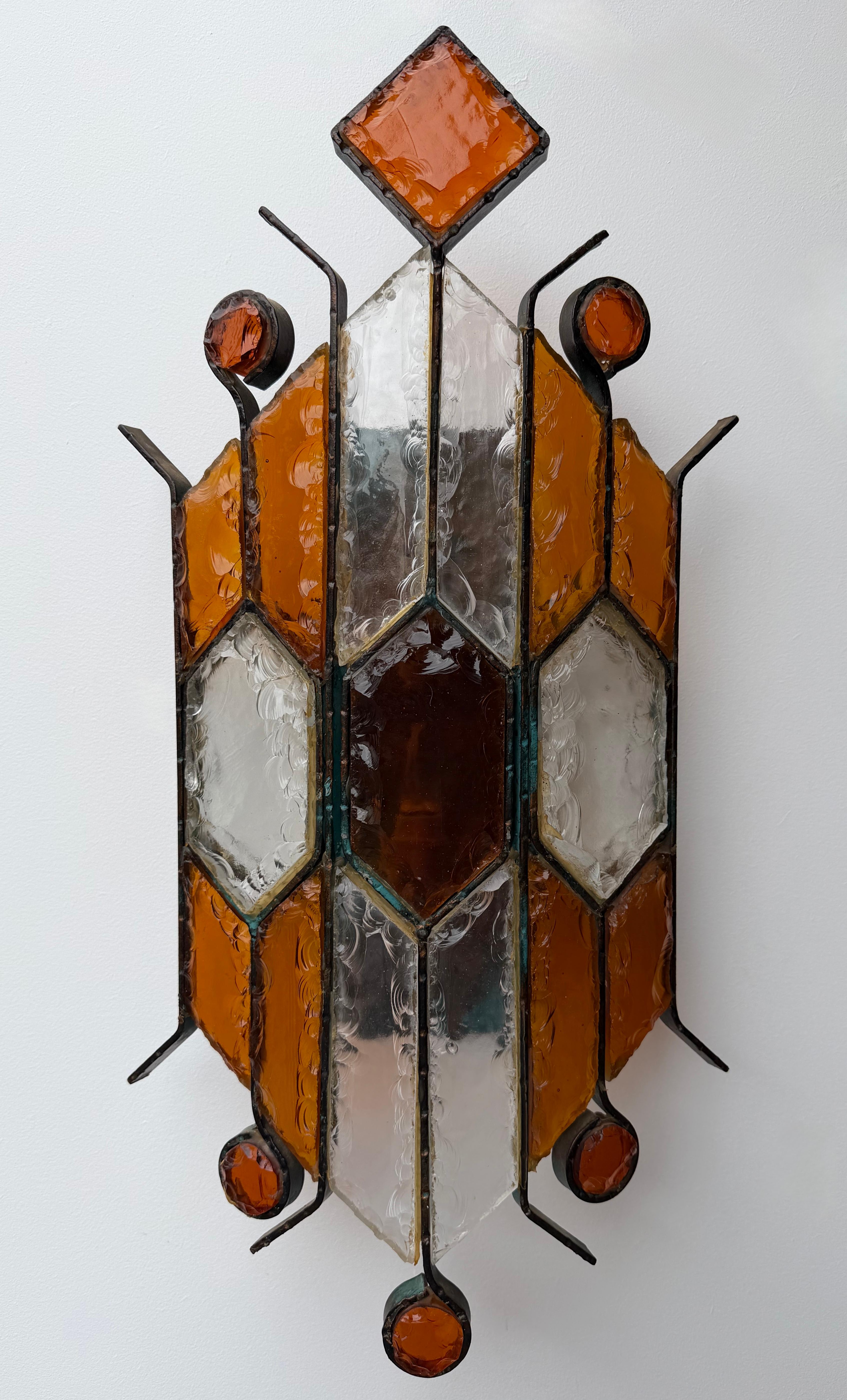 Pareja de candelabros de hierro forjado con vidrio martillado de Longobard, Italia, años 70 Vidrio en venta