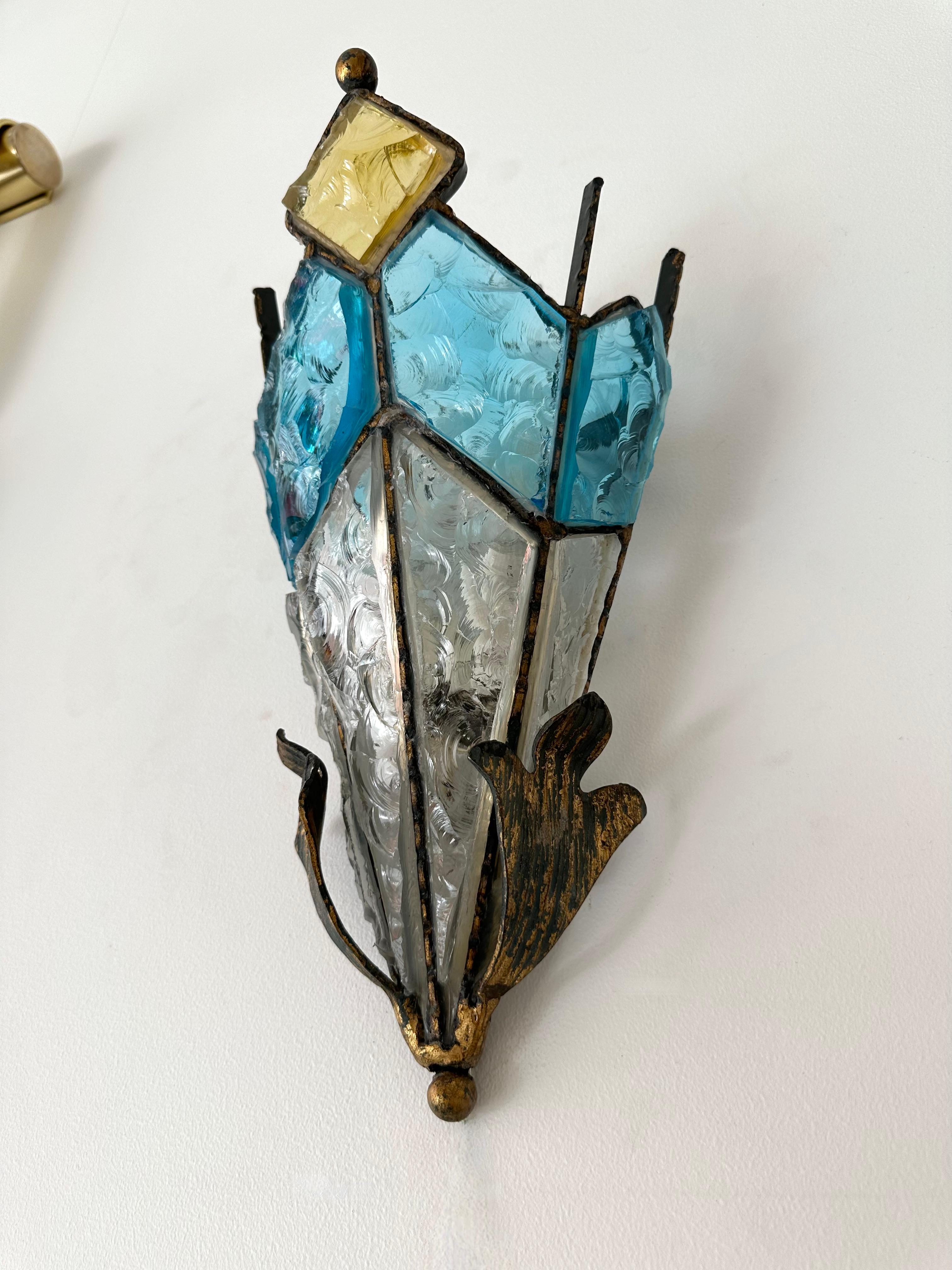 Paar schmiedeeiserne Wandleuchter aus gehämmertem Glas von Longobard, Italien, 1970er Jahre im Angebot 2