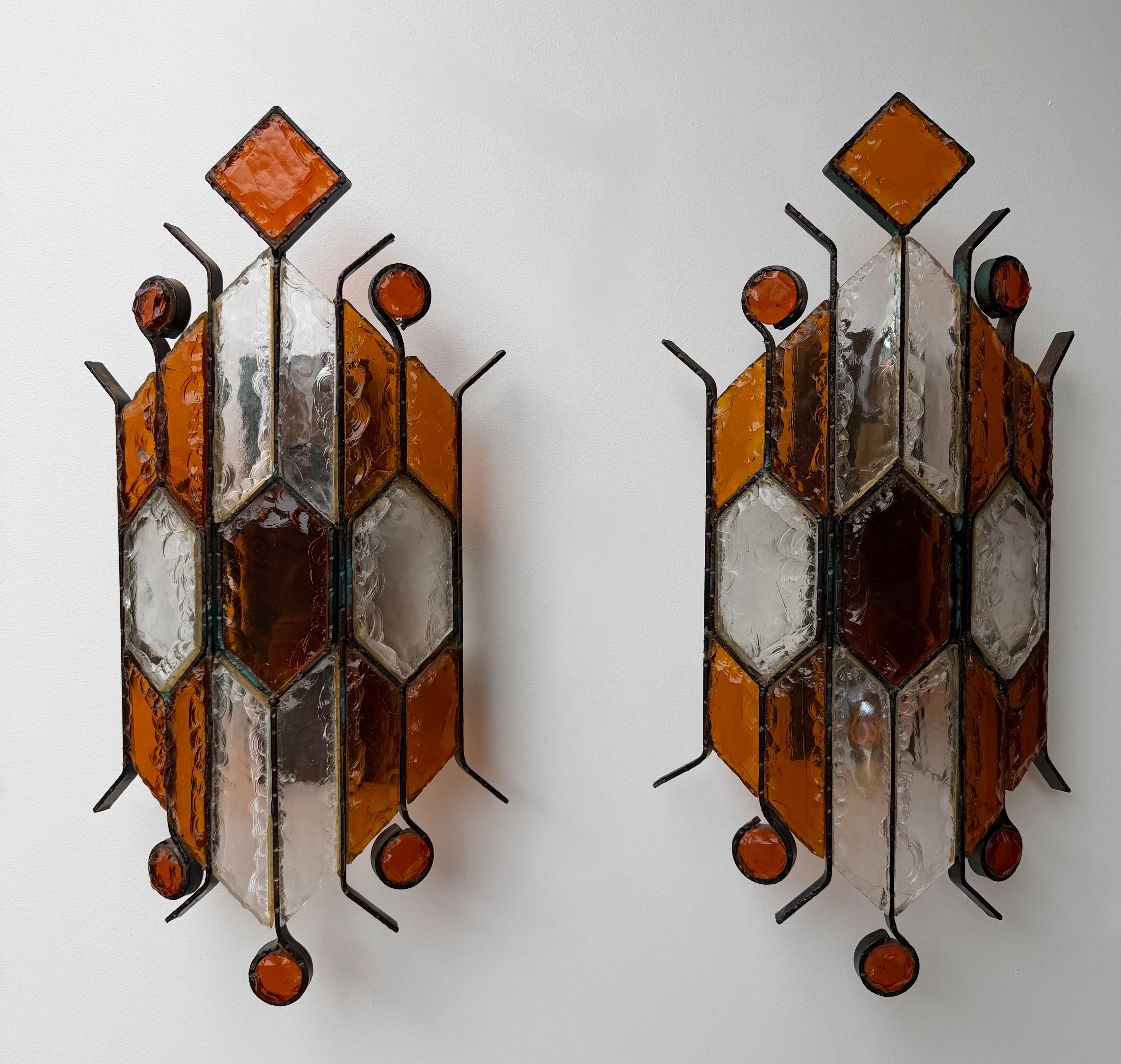 Pareja de candelabros de hierro forjado con vidrio martillado de Longobard, Italia, años 70 en venta 1