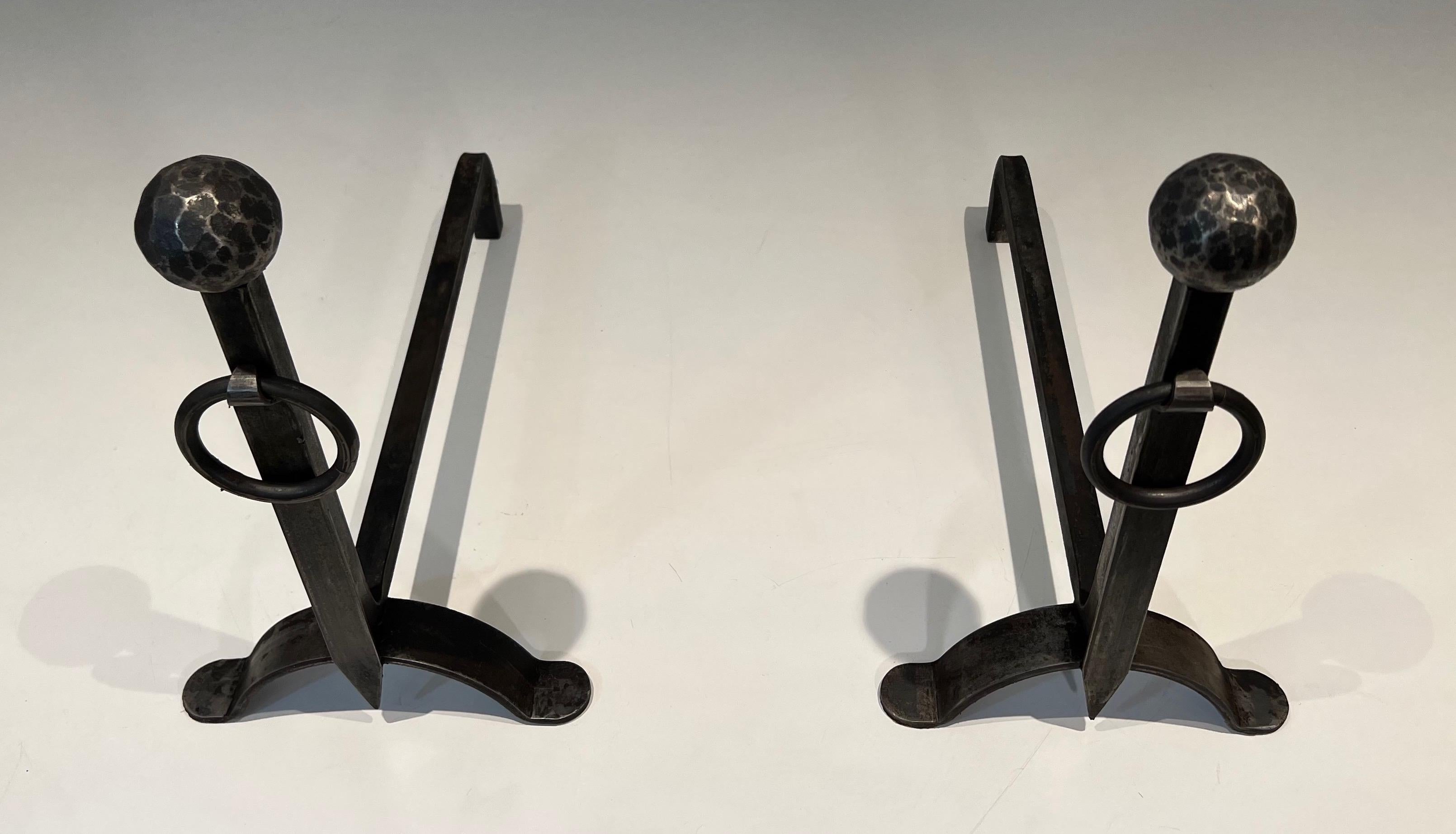 Pair of hammered wrought iron andirons. French Work. Circa 1950 In Good Condition For Sale In Marcq-en-Barœul, Hauts-de-France