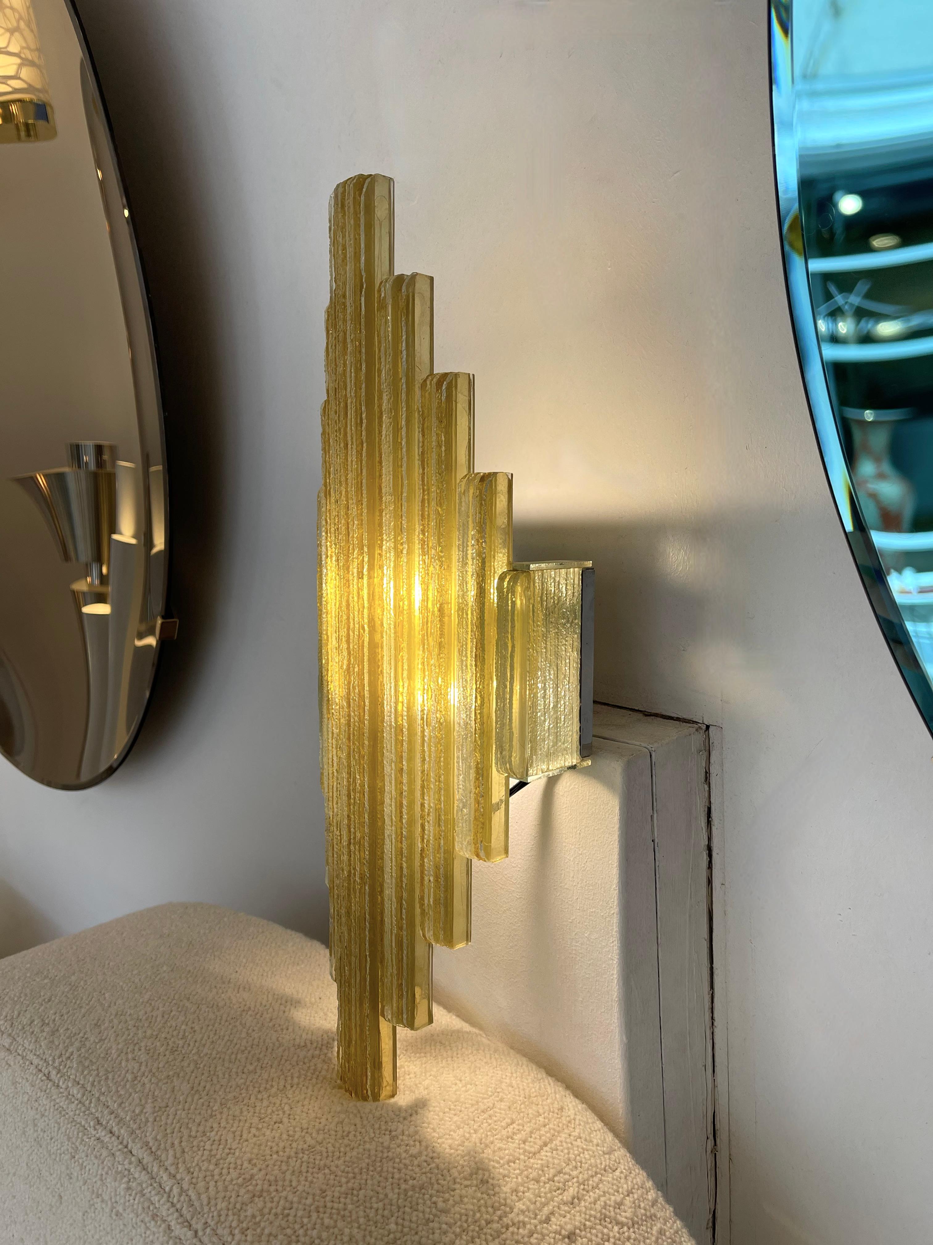 Pair of Hammered Yellow Glass Sconces by Poliarte, Italy, 1970s In Good Condition In SAINT-OUEN, FR