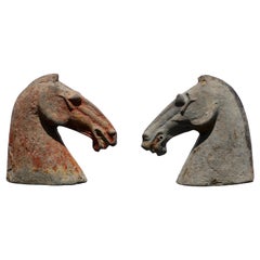 Paar Pferdeköpfe aus der Han-Dynastie (206 v. Chr. - 220 n. Chr.), zugeschrieben