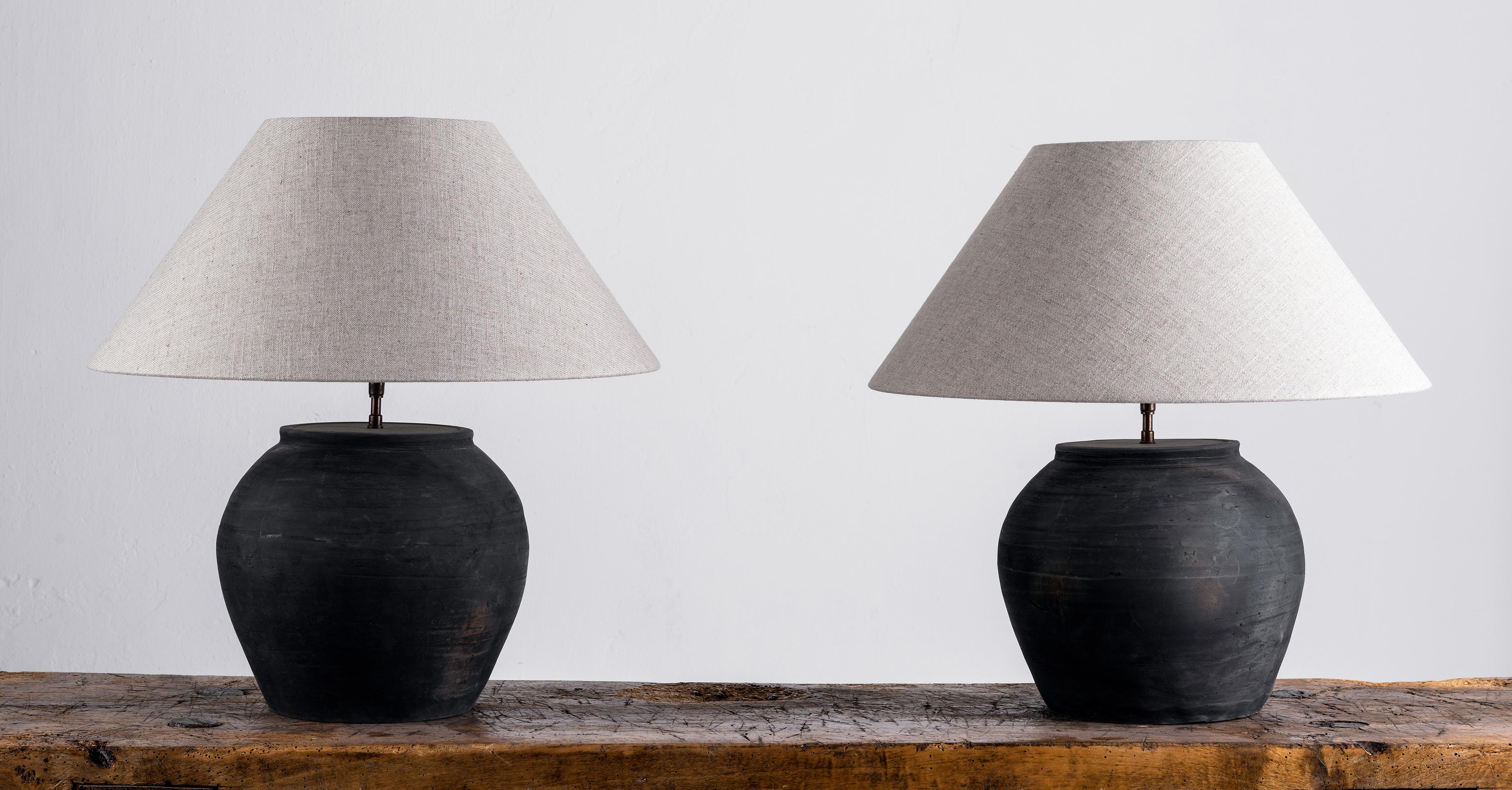 Chinois Paire de lampes de style HAN avec abat-jour en lin belge en vente