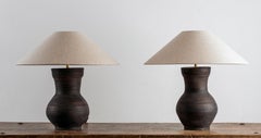 Coppia di lampade in stile HAN con paralumi in lino belga realizzati a mano