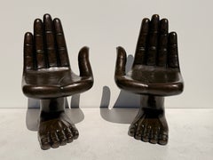 Ein Paar „Hand and Foot“-Stühle, Pedro Friedeberg zugeschrieben