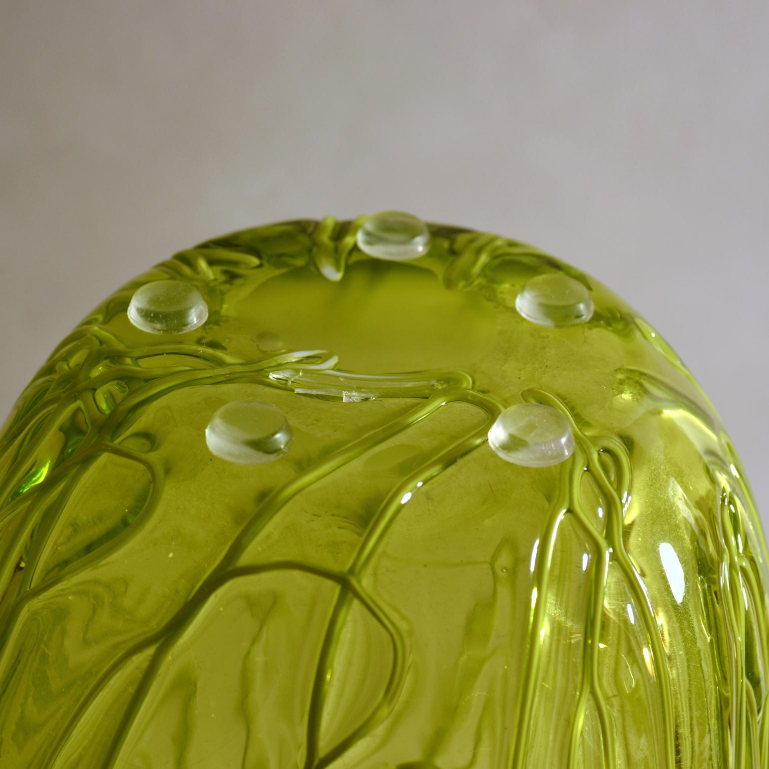 Paire de vases en verre soufflé à la main, texture veinée vert pomme en vente 5