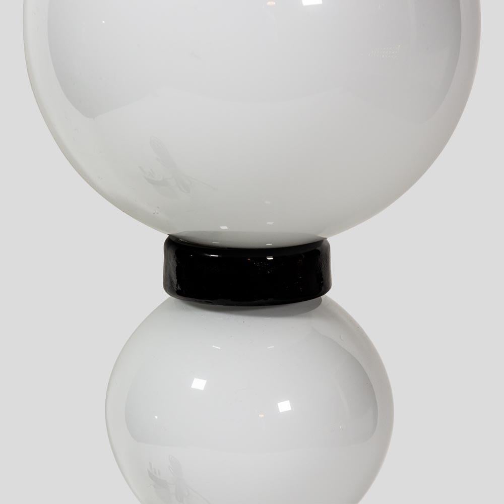 Pair of Hand Blown Glass White and Black Table Lamps by Alberto Dona In Good Condition For Sale In London, GB